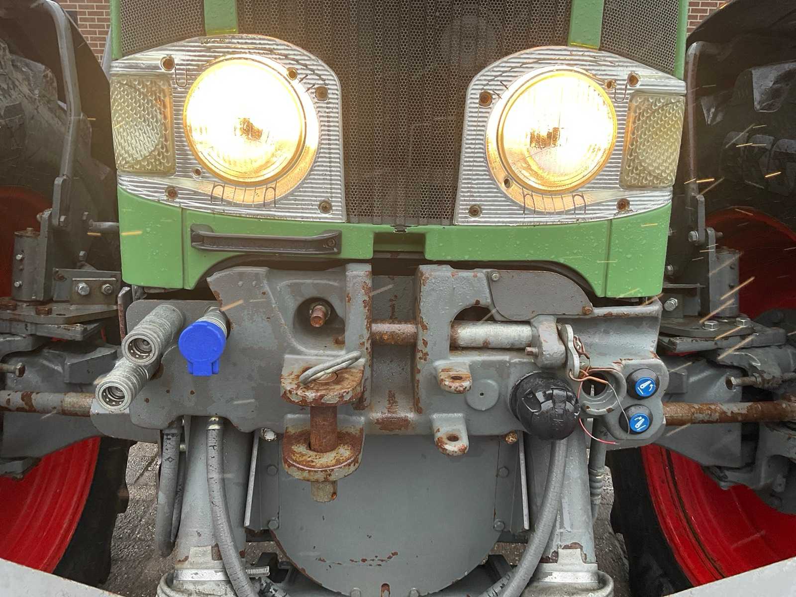 Fendt 920 Vario 4WD landbouwtractor uit 2001 met fronthef, luchtremmen en cabine
