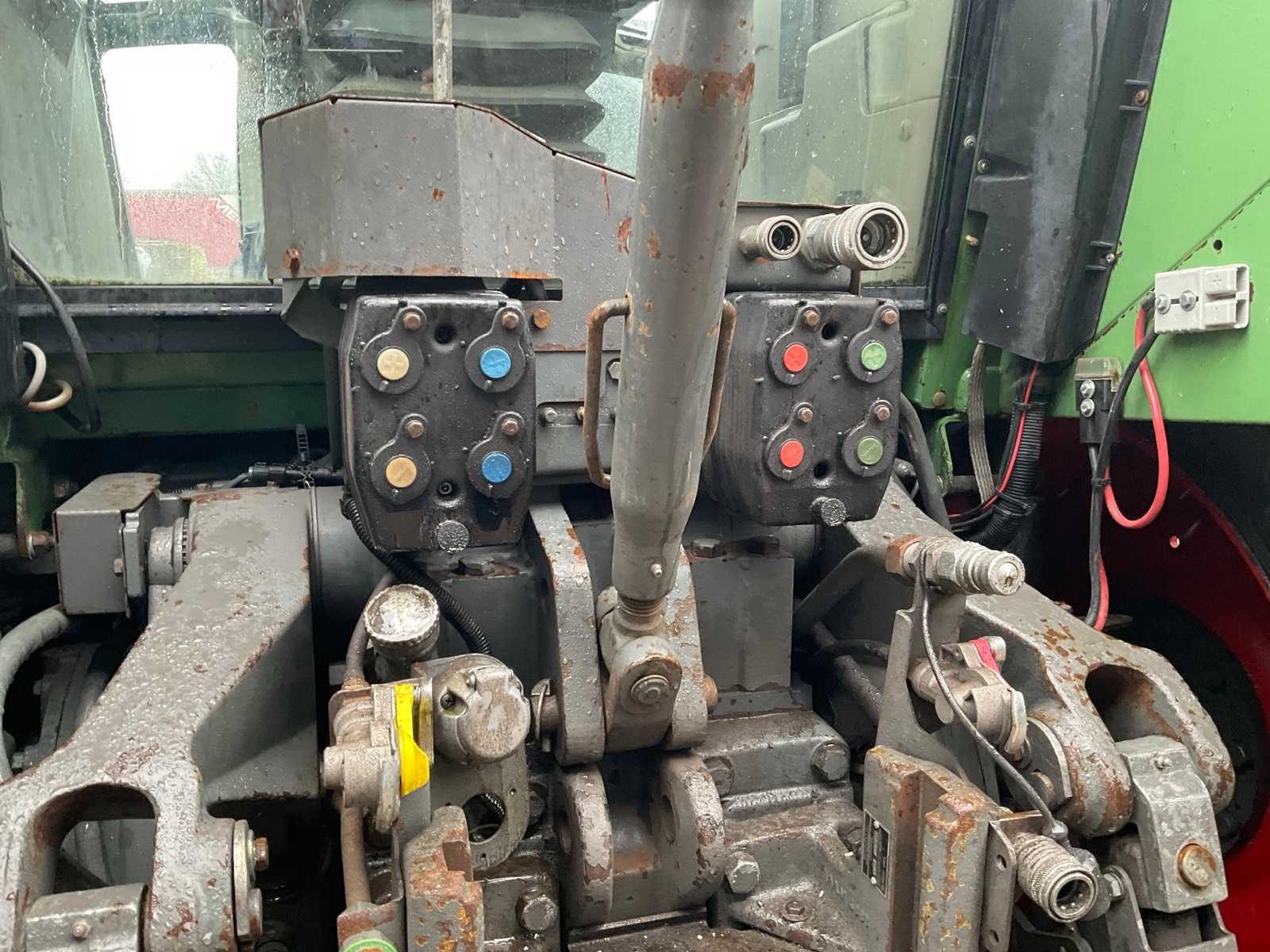 Fendt 920 Vario 4WD landbouwtractor uit 2001 met fronthef, luchtremmen en cabine
