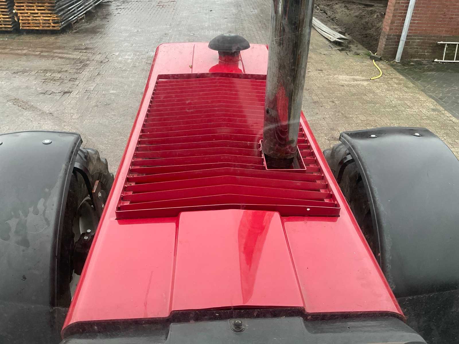 Case IH 1455 XL vierwielaangedreven landbouwtractor met cabine
