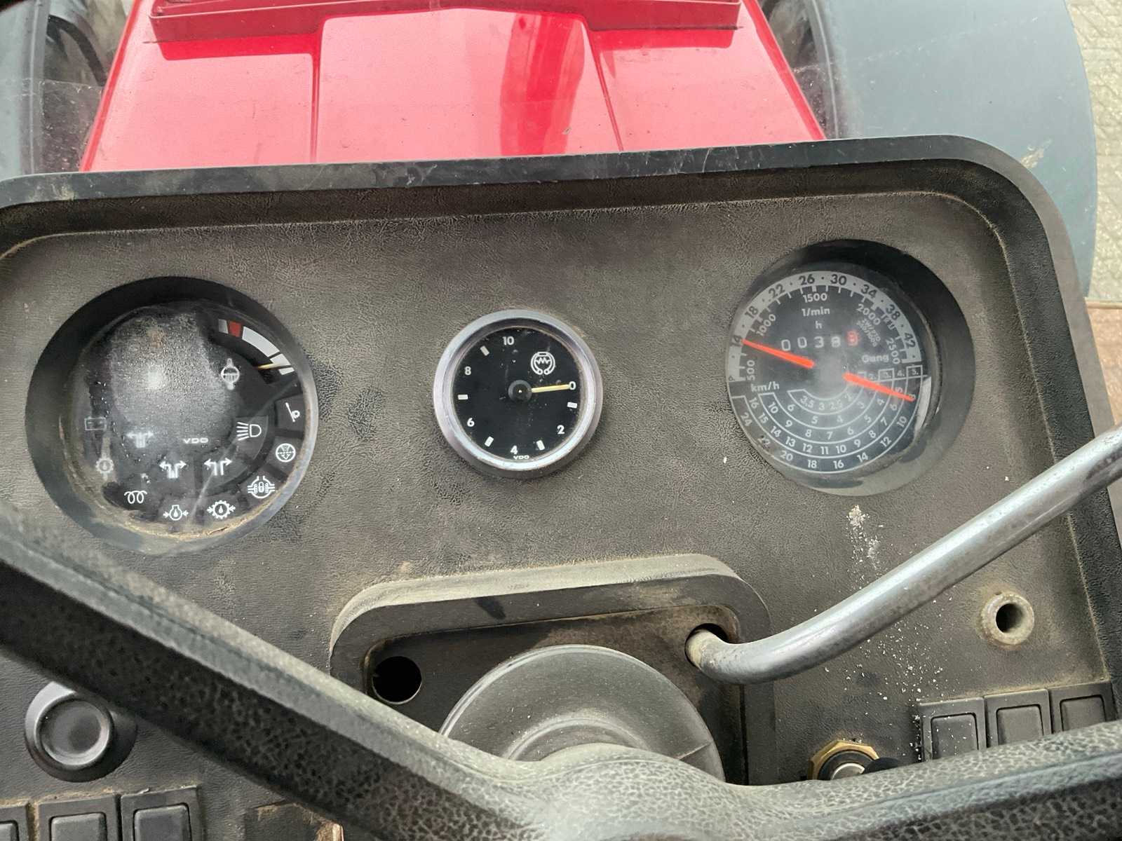 Case IH 1455 XL vierwielaangedreven landbouwtractor met cabine