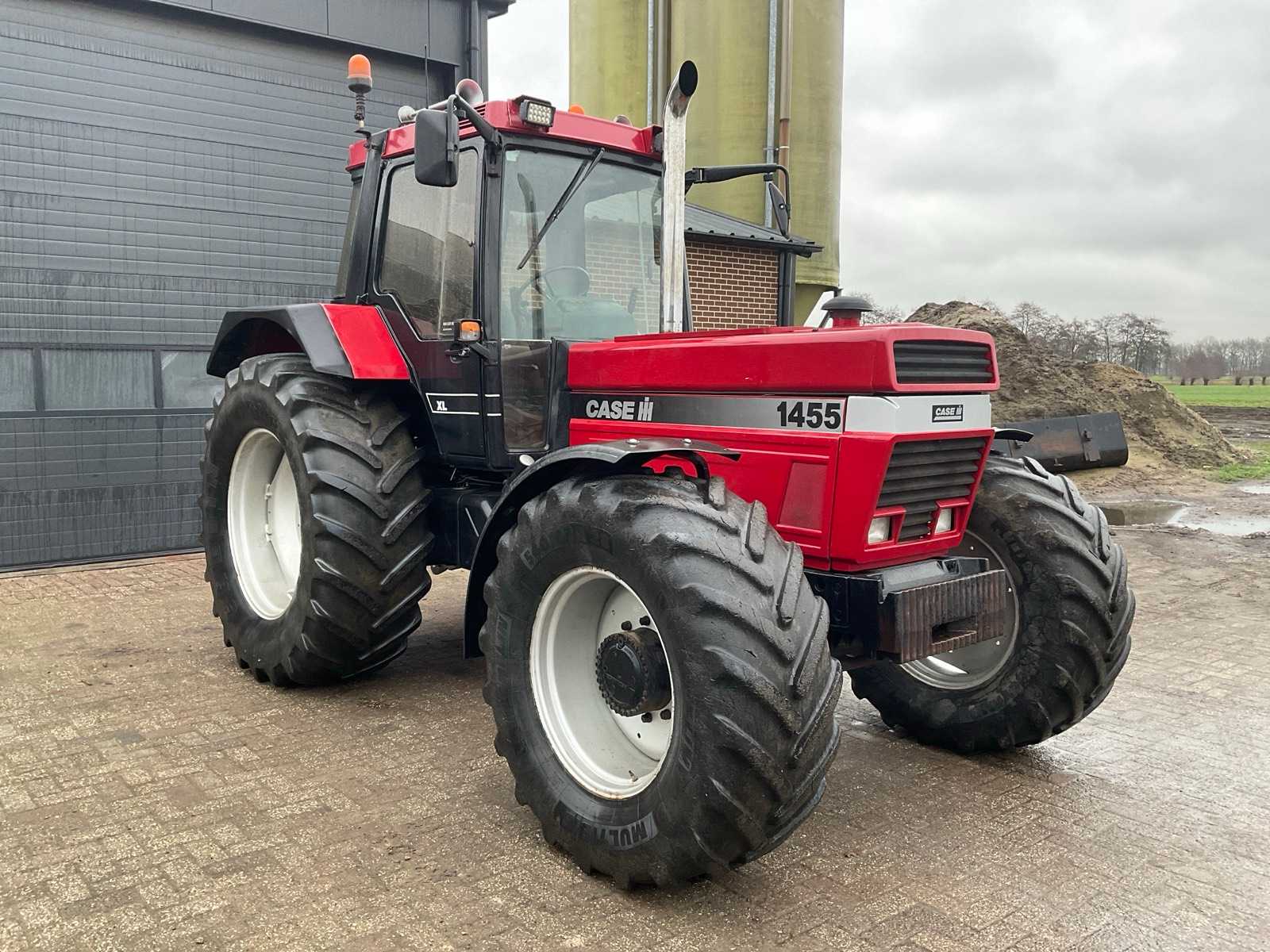 Case IH 1455 XL vierwielaangedreven landbouwtractor met cabine