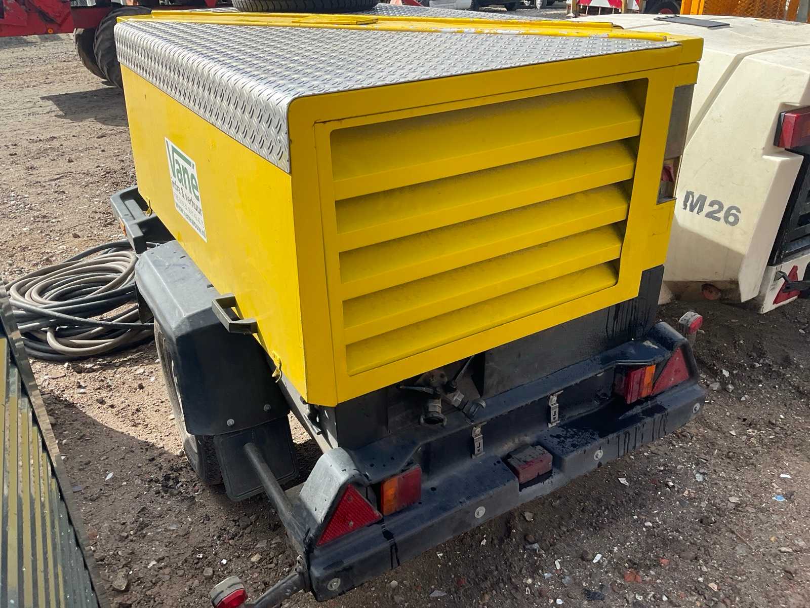Mobiele luchtcompressor 11 bar inclusief slangen
