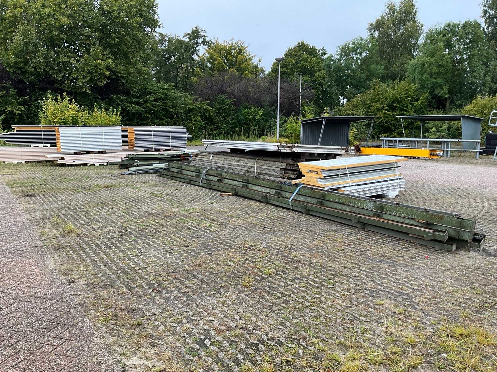 Gedemonteerde kapschuur 20 x 15 m met nieuwe Falk dakplaten
