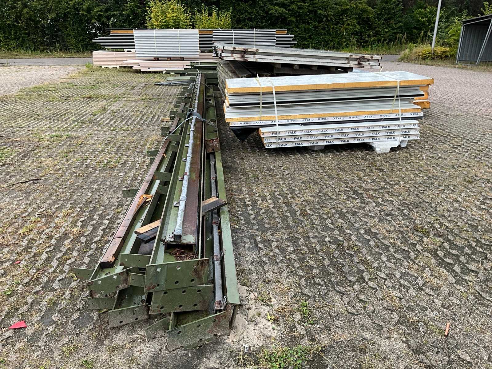 Gedemonteerde kapschuur 20 x 15 m met nieuwe Falk dakplaten