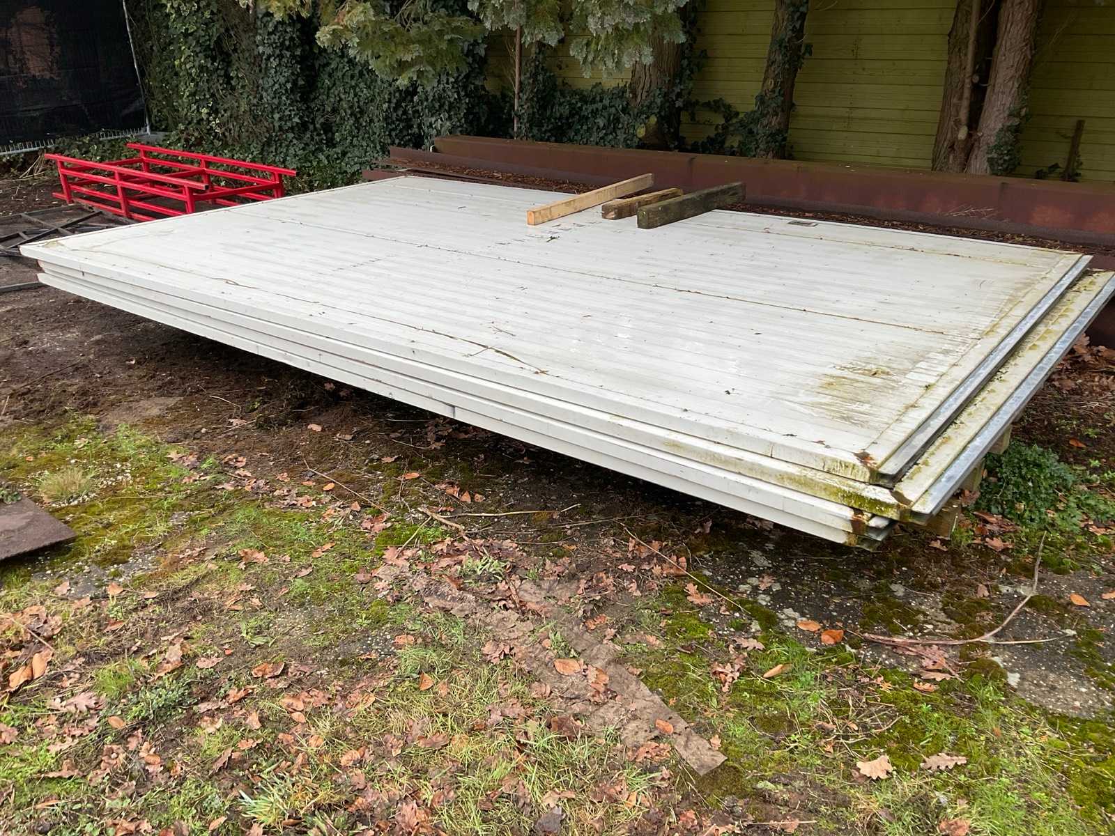 Gedemonteerde kapschuur 20 x 15 m met nieuwe Falk dakplaten