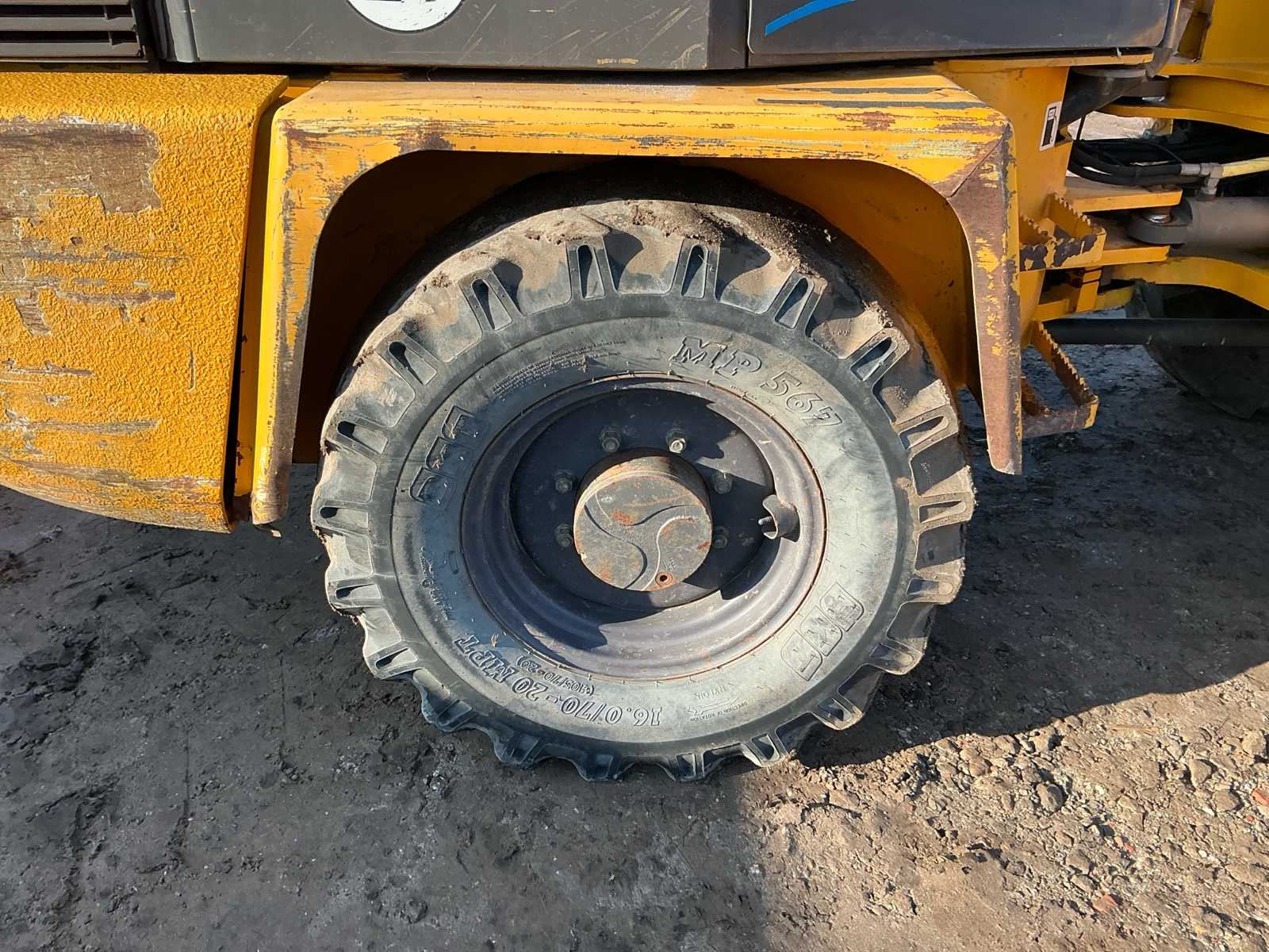 Ahlmann AL85T shovel (2003) met snelwissel en palletbord + bak