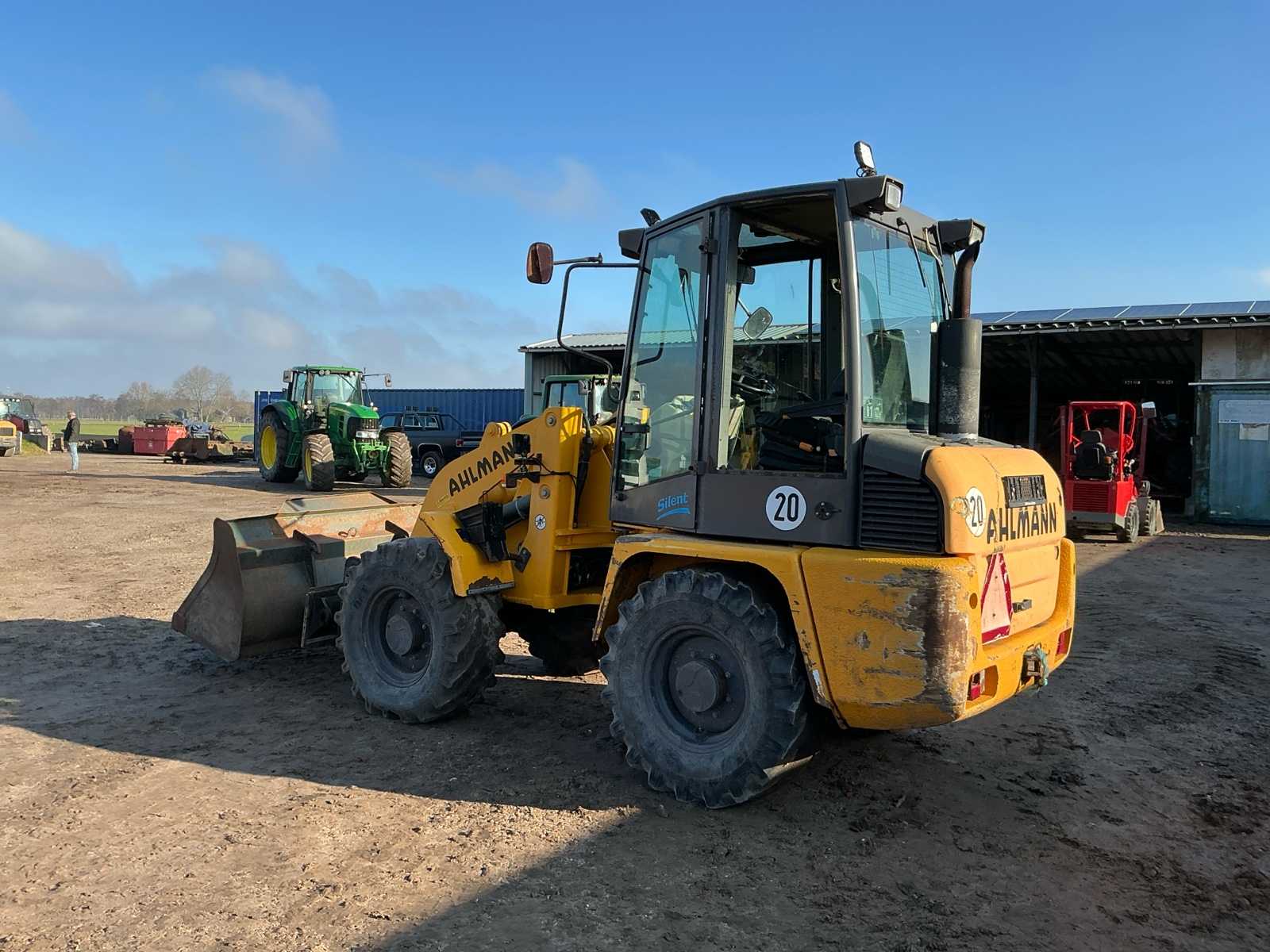 Ahlmann AL85T shovel (2003) met snelwissel en palletbord + bak