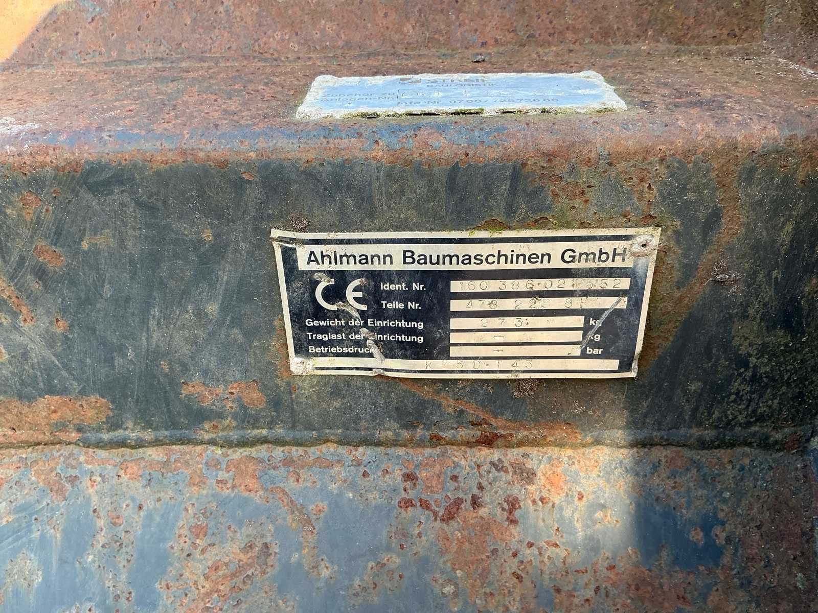 Ahlmann AL85T shovel (2003) met snelwissel en palletbord + bak