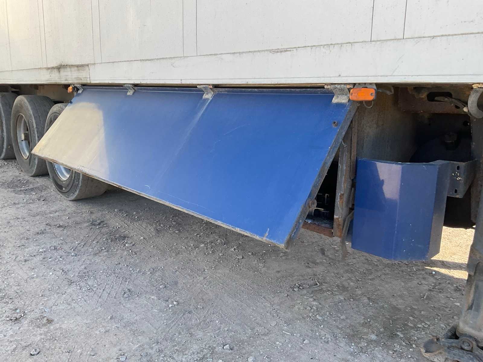 Schmitz SKO 24 koeloplegger 1998 met Carrier Vector 1800, 3 assen, 30.400 kg laadvermogen