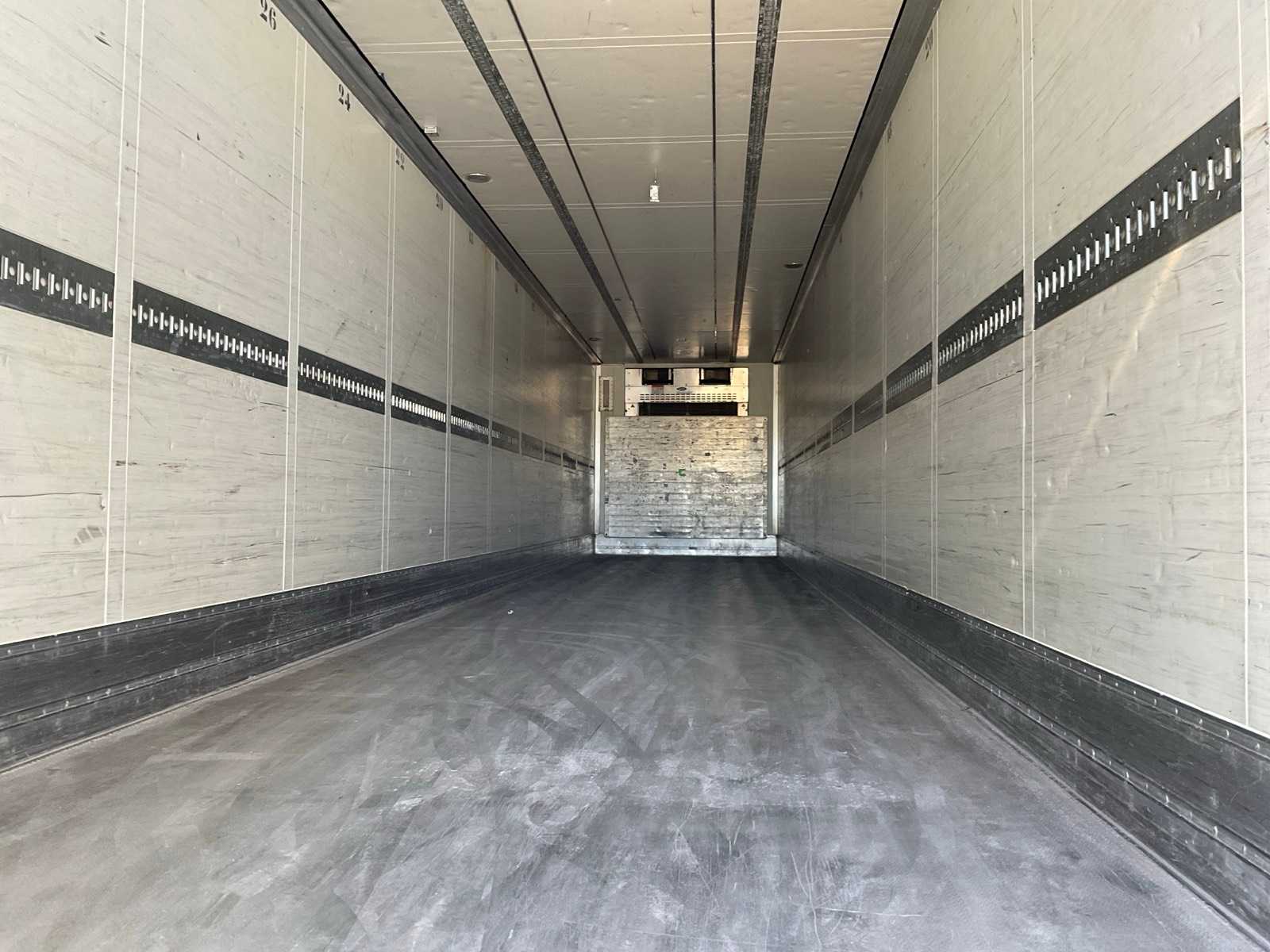 Schmitz SKO 24 koeloplegger 1998 met Carrier Vector 1800, 3 assen, 30.400 kg laadvermogen