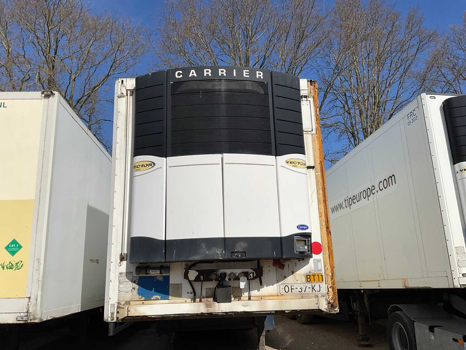 Schmitz SKO 24 koeloplegger 1998 met Carrier Vector 1800, 3 assen, 30.400 kg laadvermogen