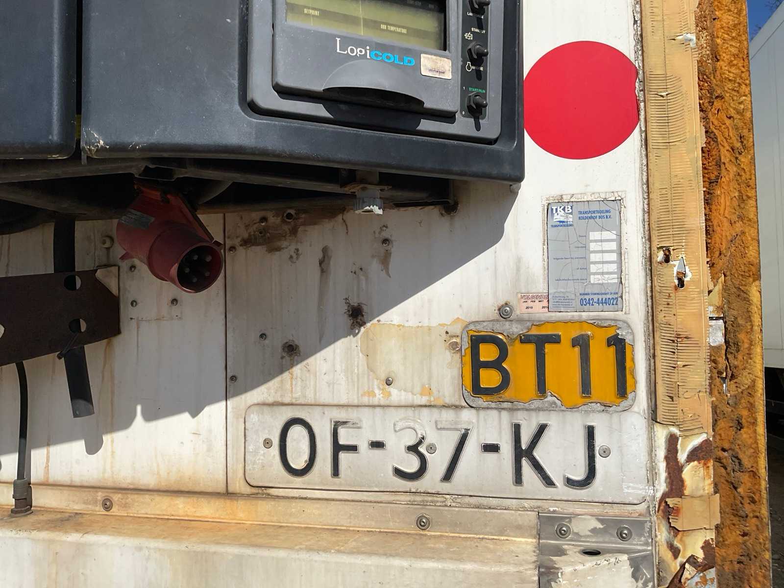 Schmitz SKO 24 koeloplegger 1998 met Carrier Vector 1800, 3 assen, 30.400 kg laadvermogen