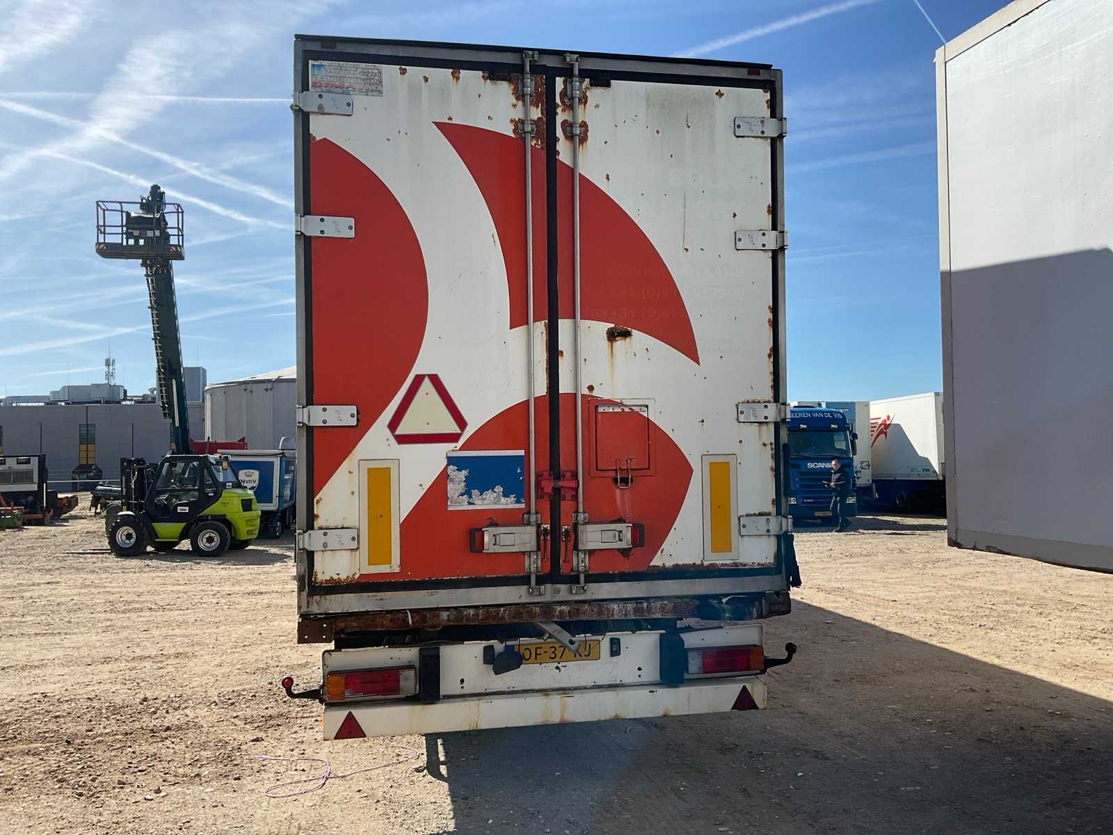 Schmitz SKO 24 koeloplegger 1998 met Carrier Vector 1800, 3 assen, 30.400 kg laadvermogen