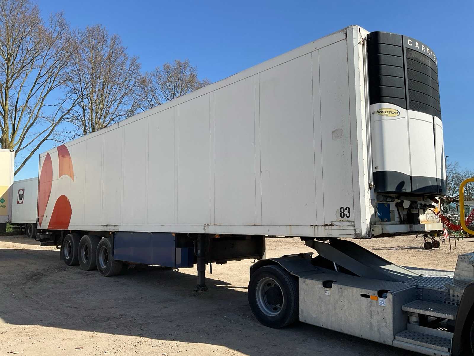 Schmitz SKO 24 koeloplegger 1998 met Carrier Vector 1800, 3 assen, 30.400 kg laadvermogen