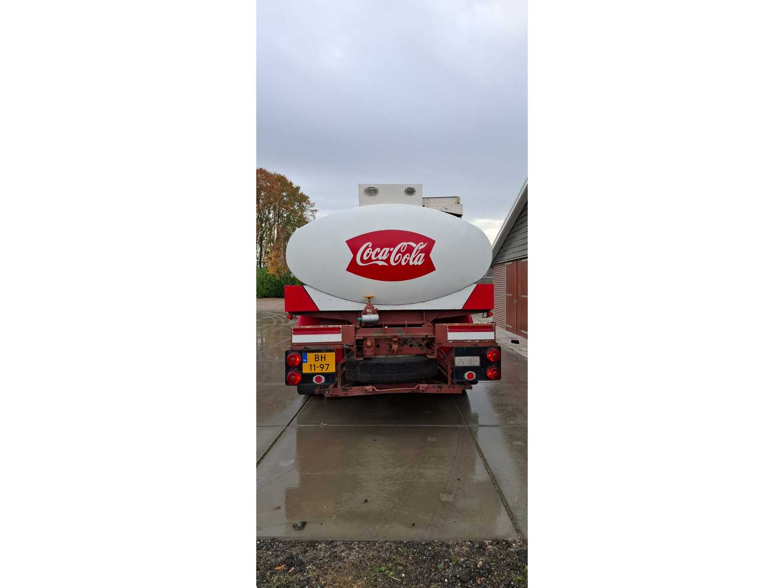 Saviem JL29A tankvrachtwagen 1968 – Coca Cola, diesel, handgeschakeld