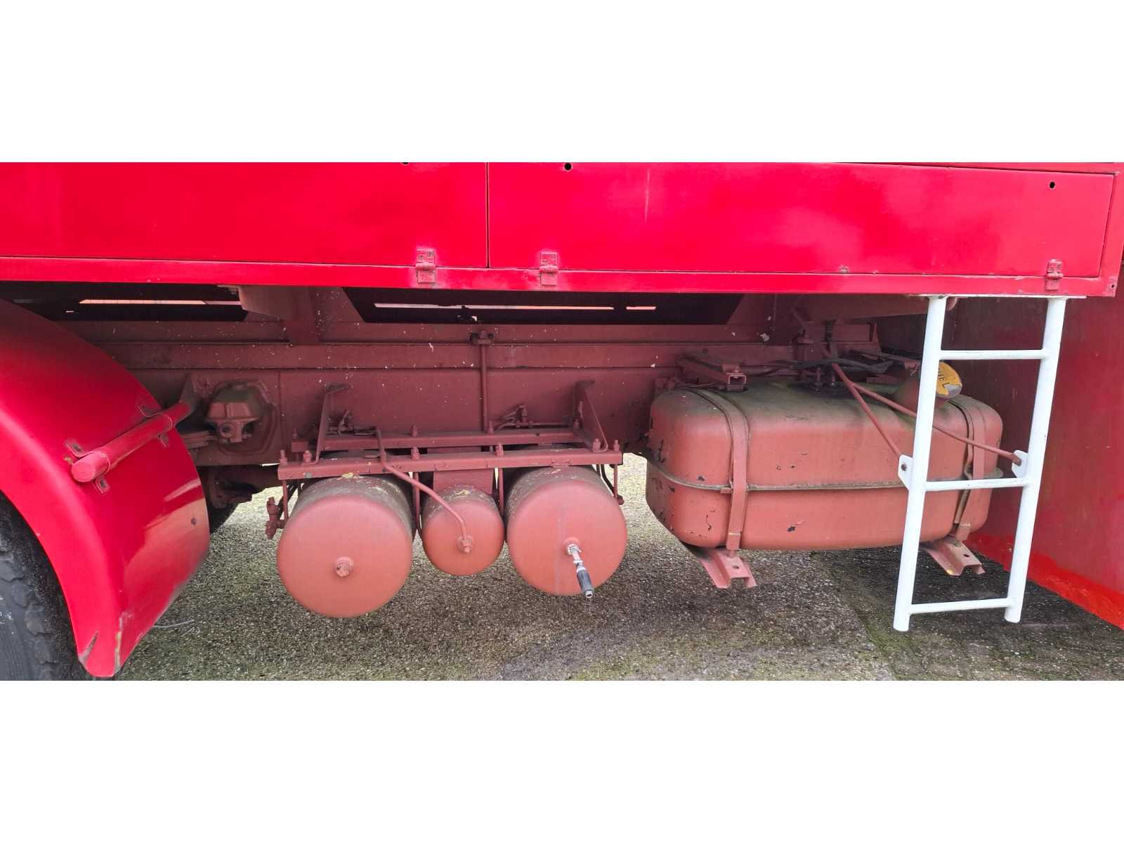 Saviem JL29A tankvrachtwagen 1968 – Coca Cola, diesel, handgeschakeld