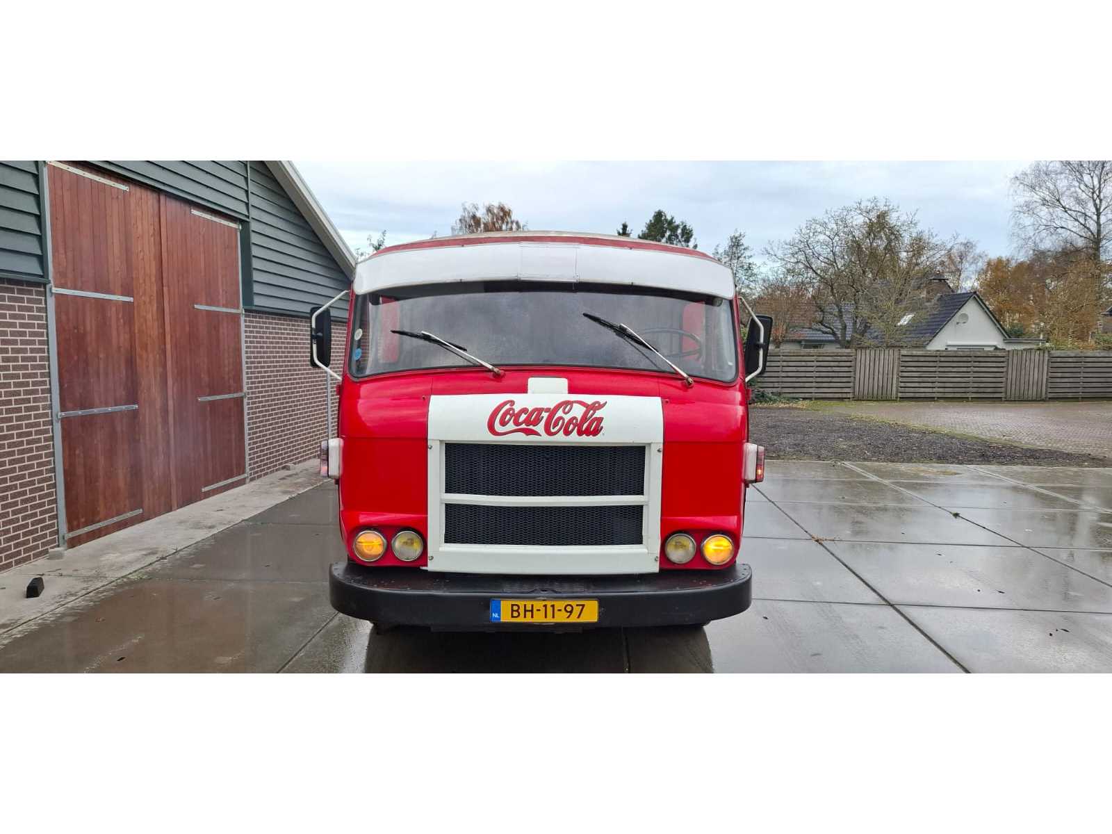 Saviem JL29A tankvrachtwagen 1968 – Coca Cola, diesel, handgeschakeld