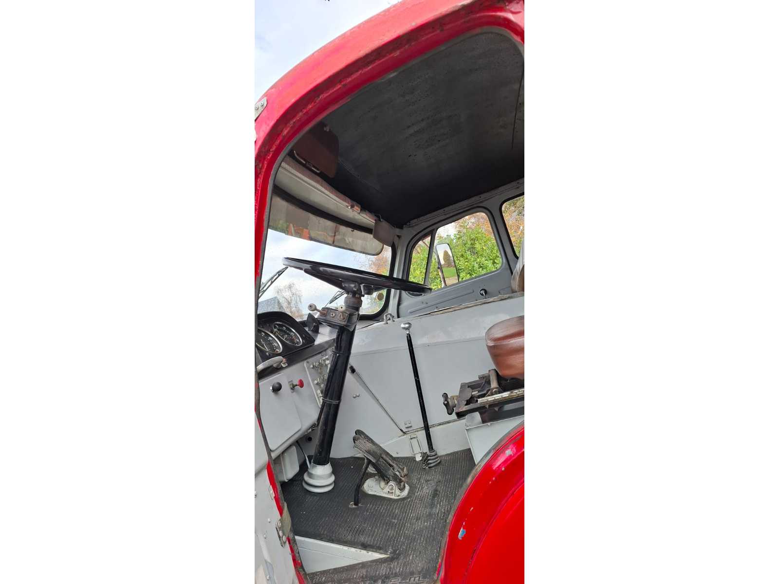 Saviem JL29A tankvrachtwagen 1968 – Coca Cola, diesel, handgeschakeld