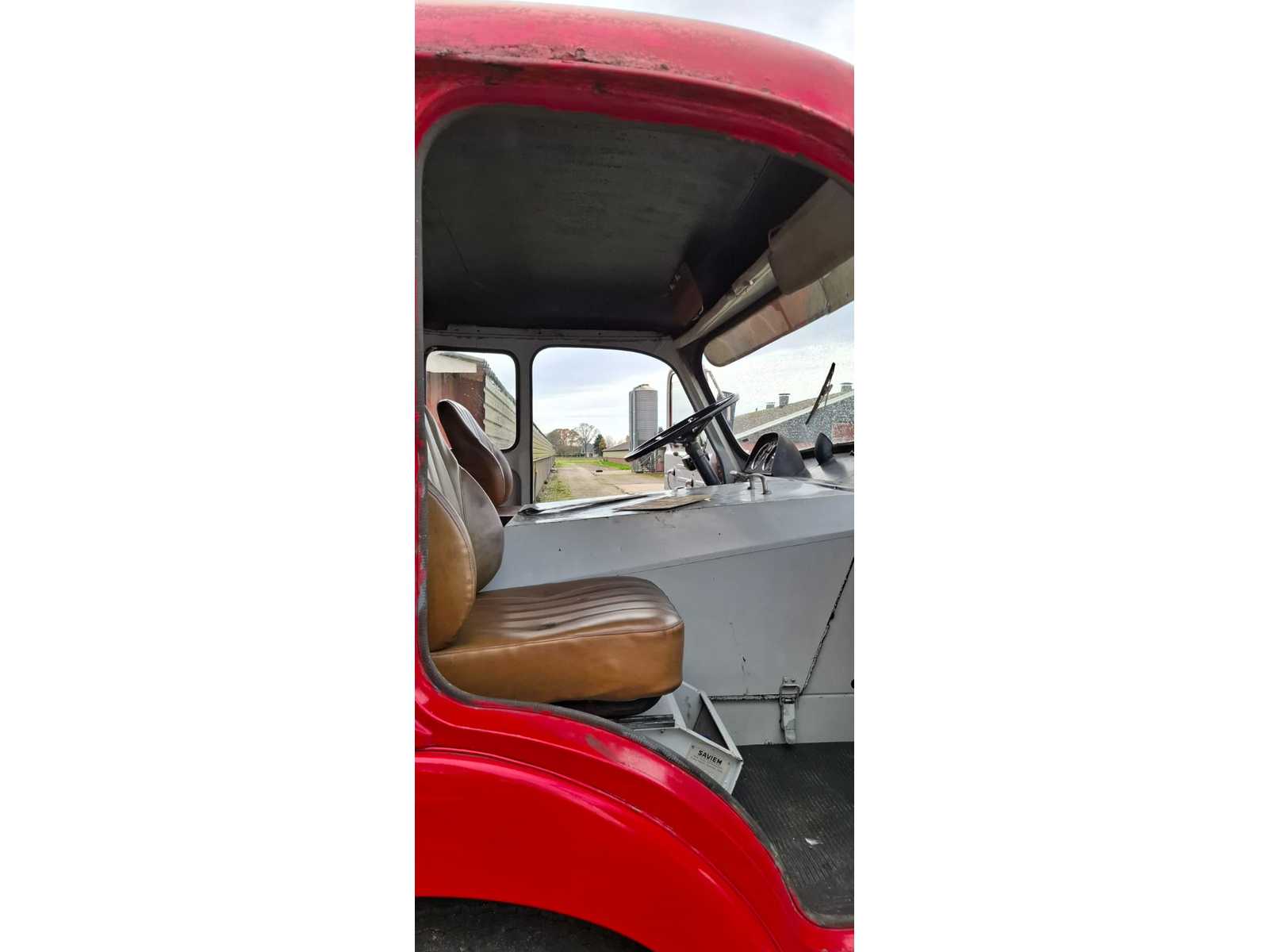 Saviem JL29A tankvrachtwagen 1968 – Coca Cola, diesel, handgeschakeld