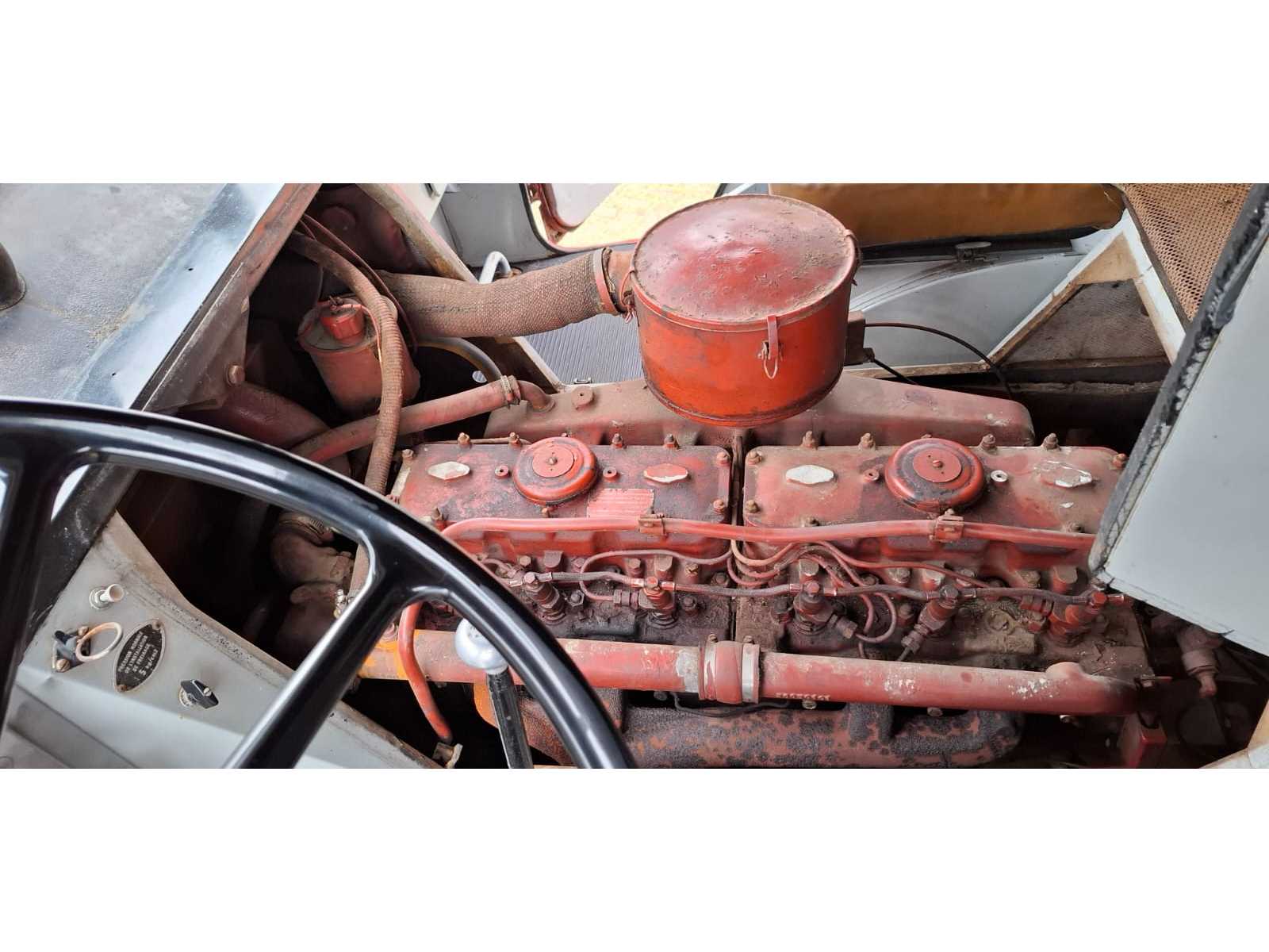 Saviem JL29A tankvrachtwagen 1968 – Coca Cola, diesel, handgeschakeld