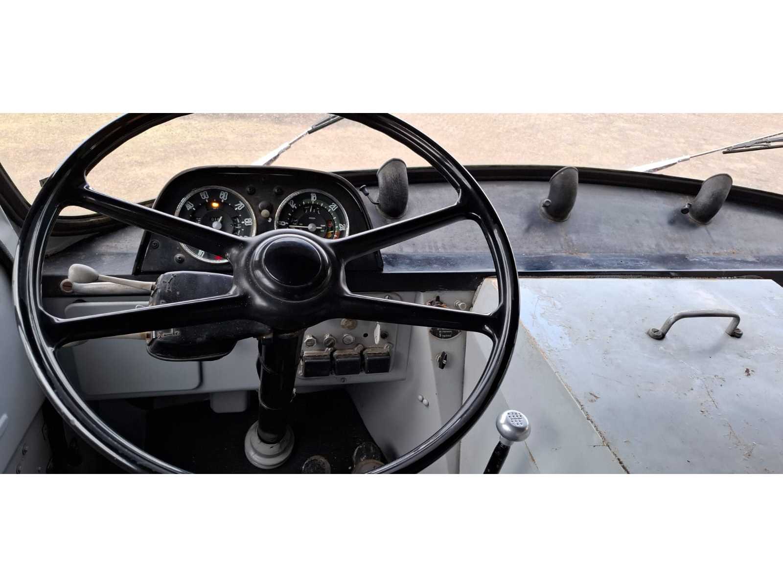 Saviem JL29A tankvrachtwagen 1968 – Coca Cola, diesel, handgeschakeld