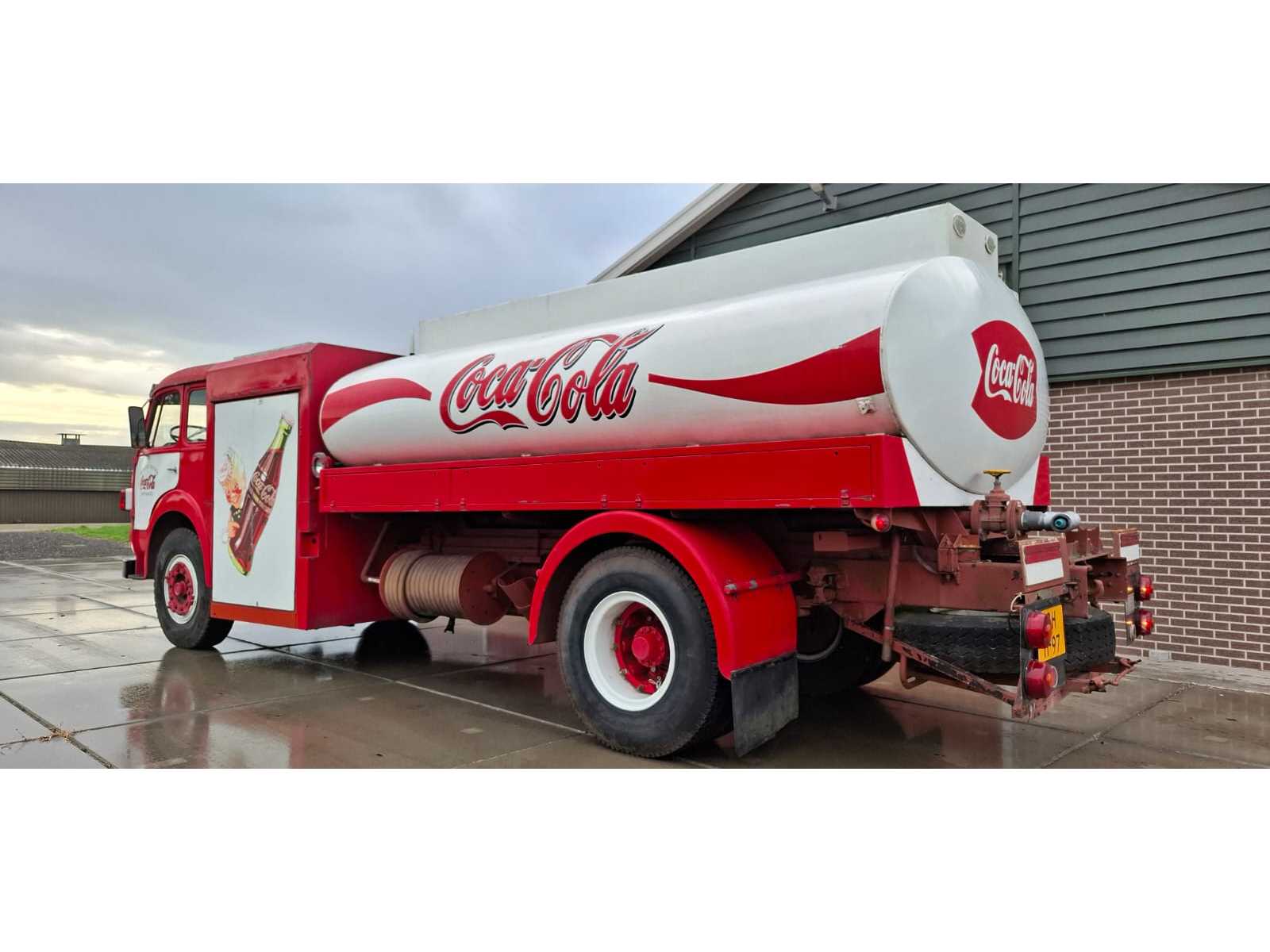 Saviem JL29A tankvrachtwagen 1968 – Coca Cola, diesel, handgeschakeld