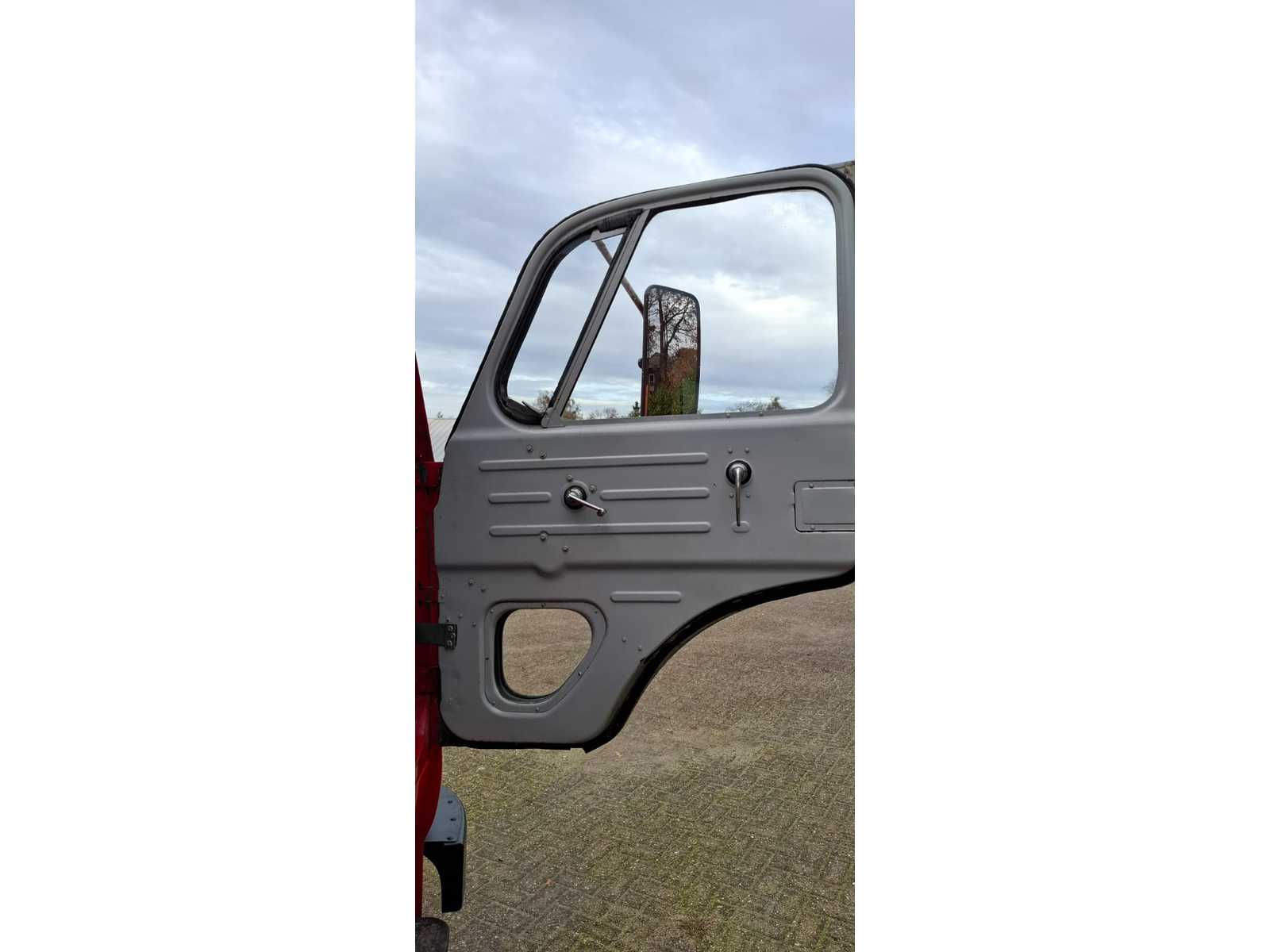 Saviem JL29A tankvrachtwagen 1968 – Coca Cola, diesel, handgeschakeld