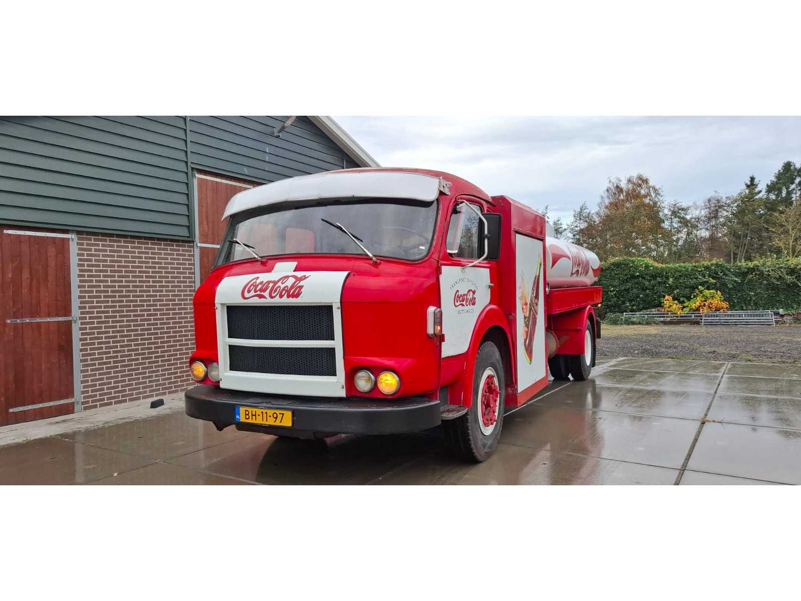 Saviem JL29A tankvrachtwagen 1968 – Coca Cola, diesel, handgeschakeld