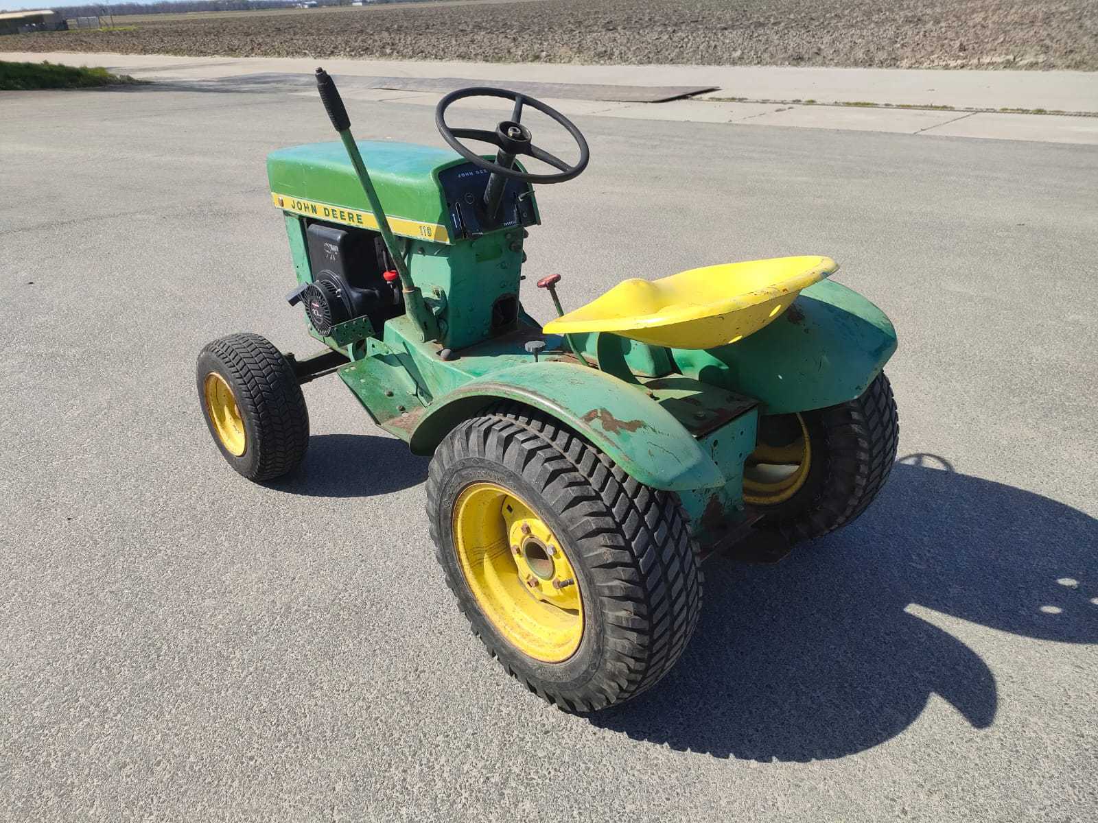 John Deere 110 minitractor met round fender en Vario