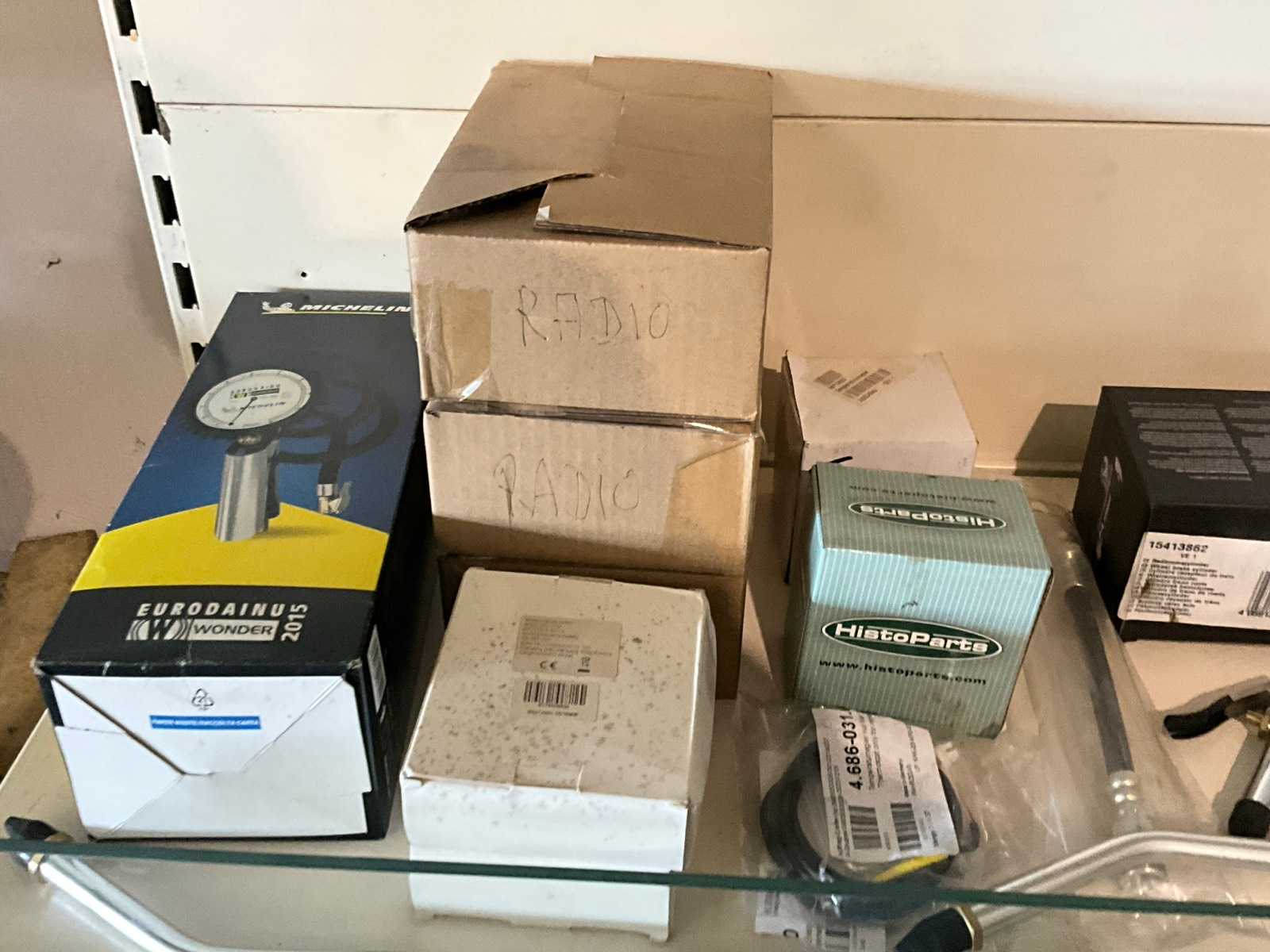 Set diverse gereedschappen met Michelin meter, koplampen en KS Tools slagmoersleutel