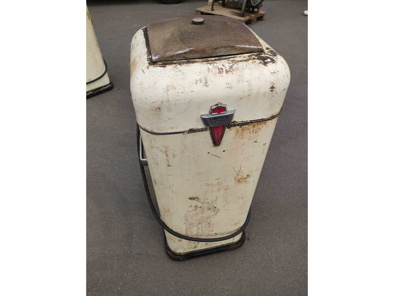 Lincoln Chassis Lubri Gun – Vintage vetsmeersysteem voor chassis