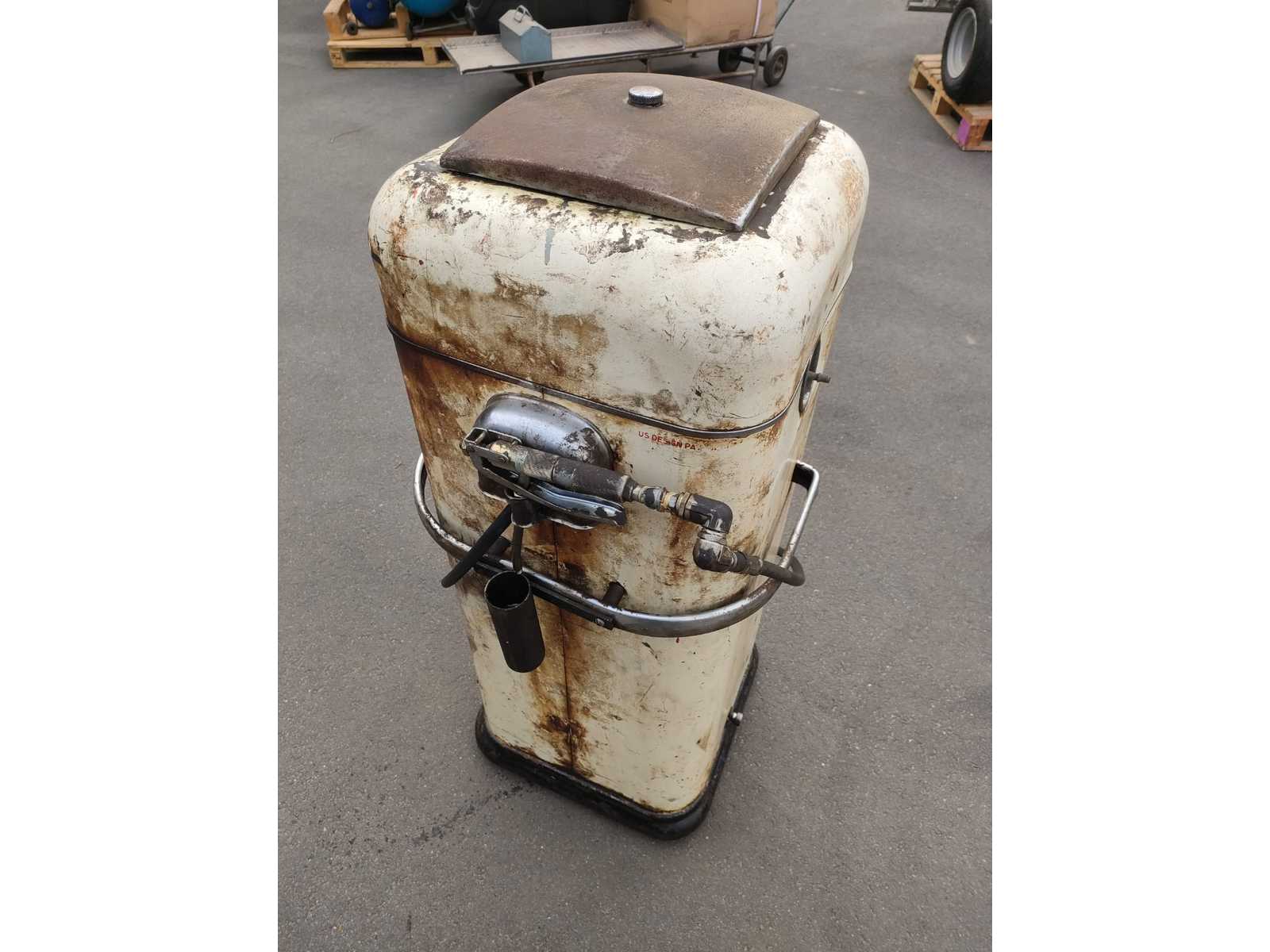 Lincoln Chassis Lubri Gun – Vintage vetsmeersysteem voor chassis