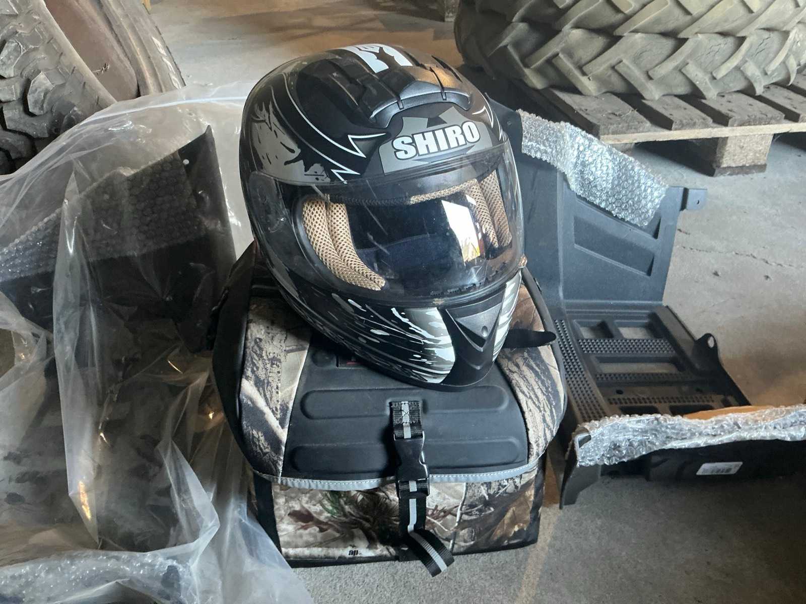 Helm met koffer en ATV-kappen