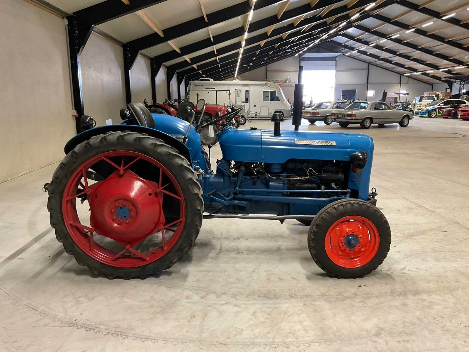 Fordson Dexta oldtimer tractor uit 1959 met aftakas en hefinrichting