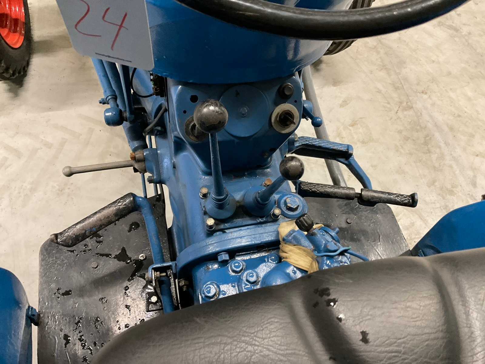 Fordson Dexta oldtimer tractor uit 1959 met aftakas en hefinrichting