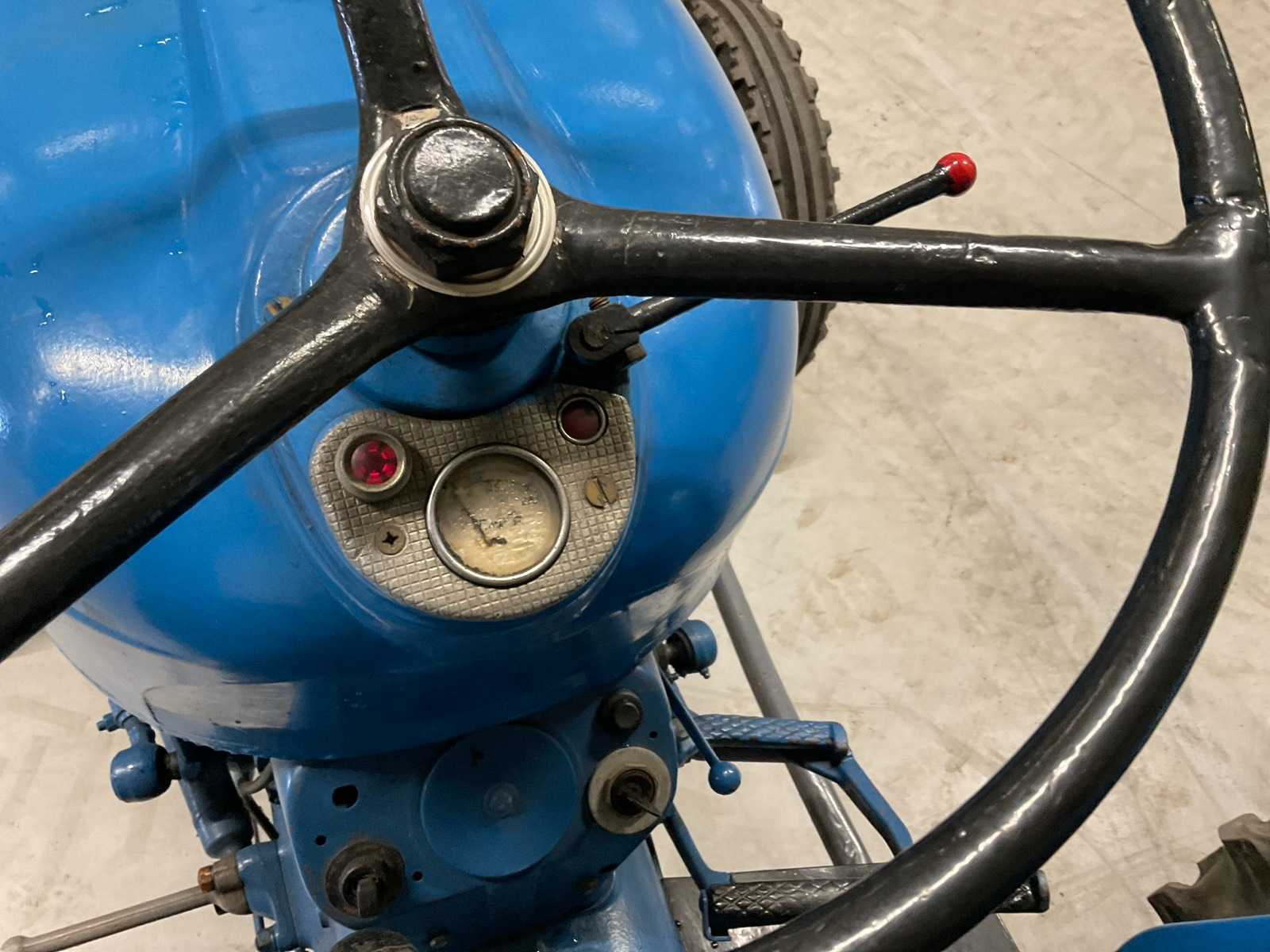 Fordson Dexta oldtimer tractor uit 1959 met aftakas en hefinrichting