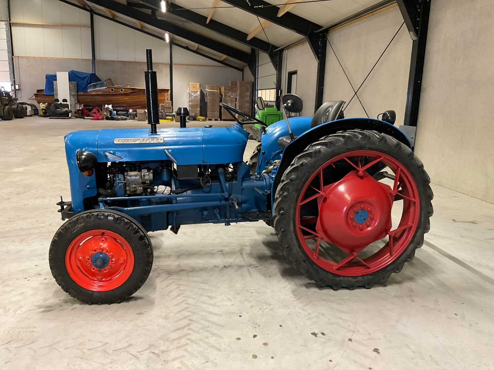 Fordson Dexta oldtimer tractor uit 1959 met aftakas en hefinrichting