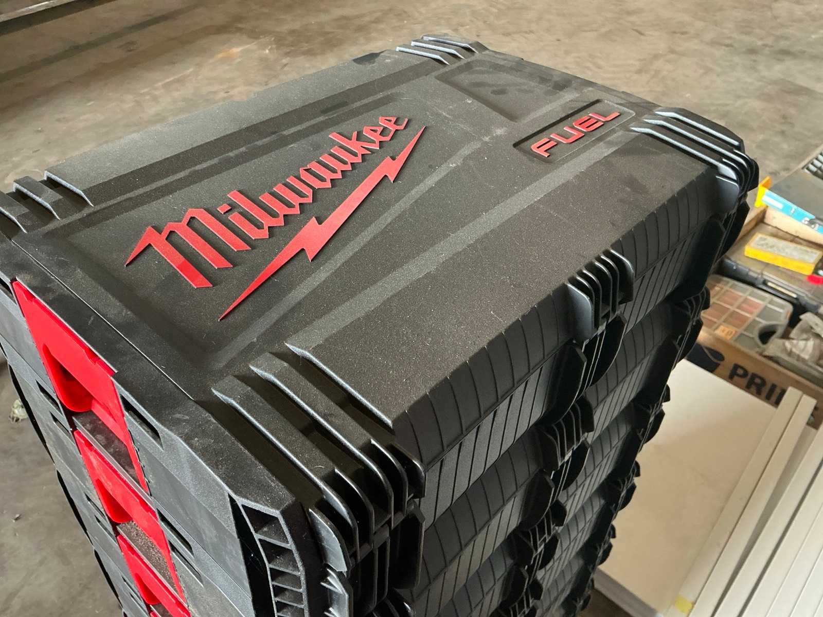 Partij van 11 Milwaukee gereedschapskoffers