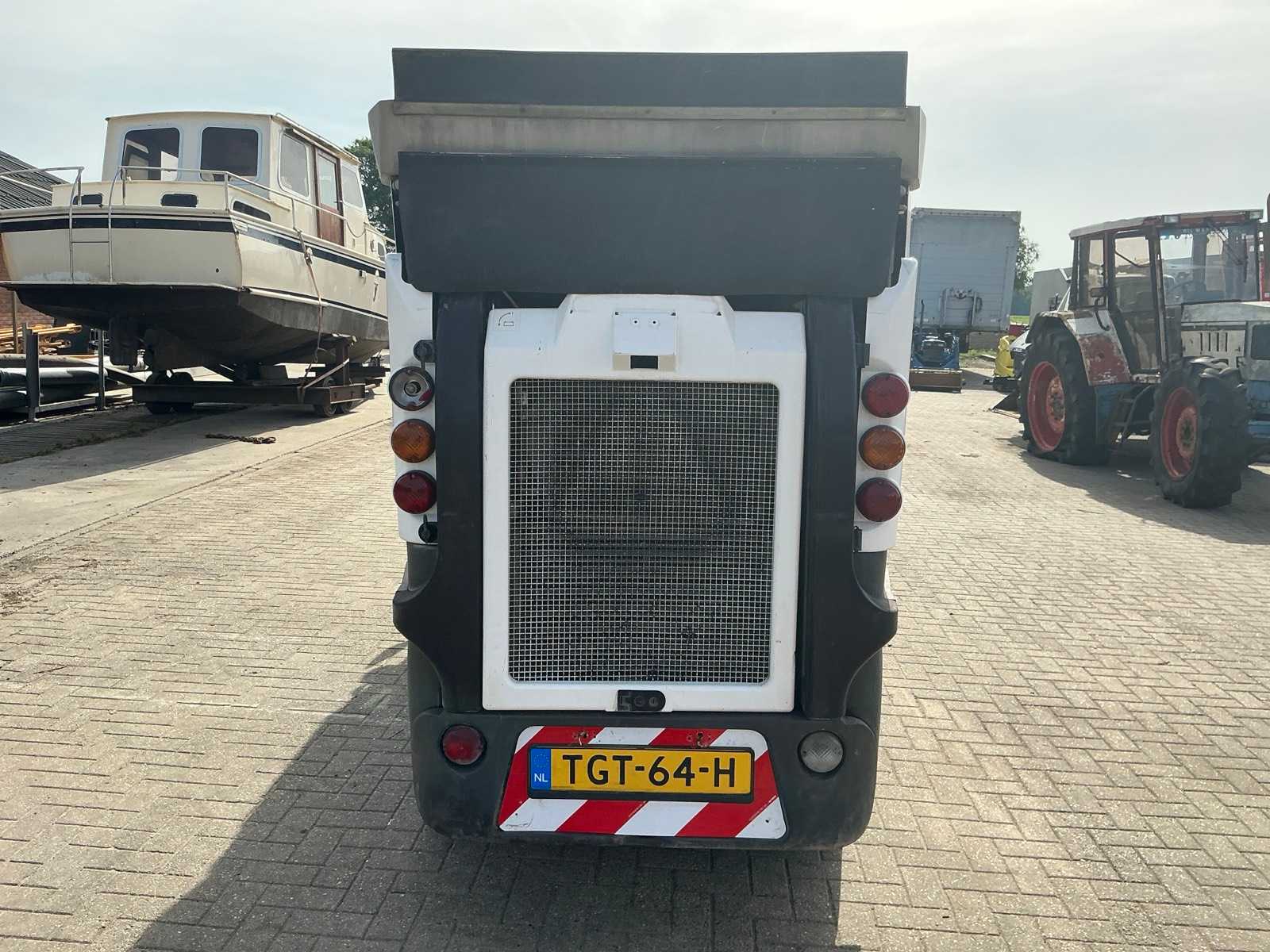 Schmidt Compact 200+ straatveegmachine (2009), 62 kW diesel met dubbele zijborstels