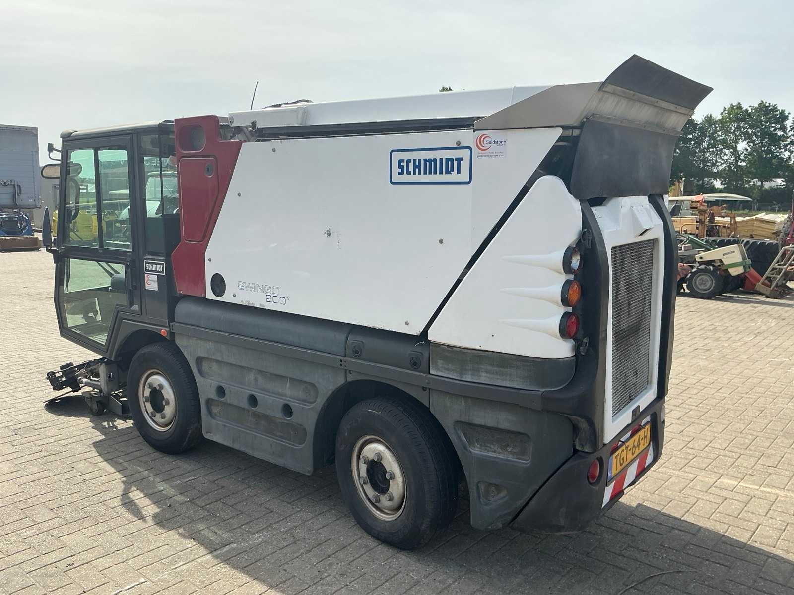 Schmidt Compact 200+ straatveegmachine (2009), 62 kW diesel met dubbele zijborstels