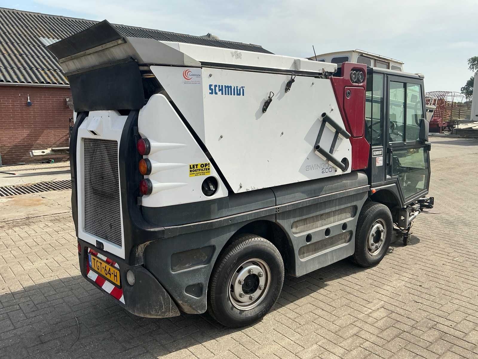 Schmidt Compact 200+ straatveegmachine (2009), 62 kW diesel met dubbele zijborstels