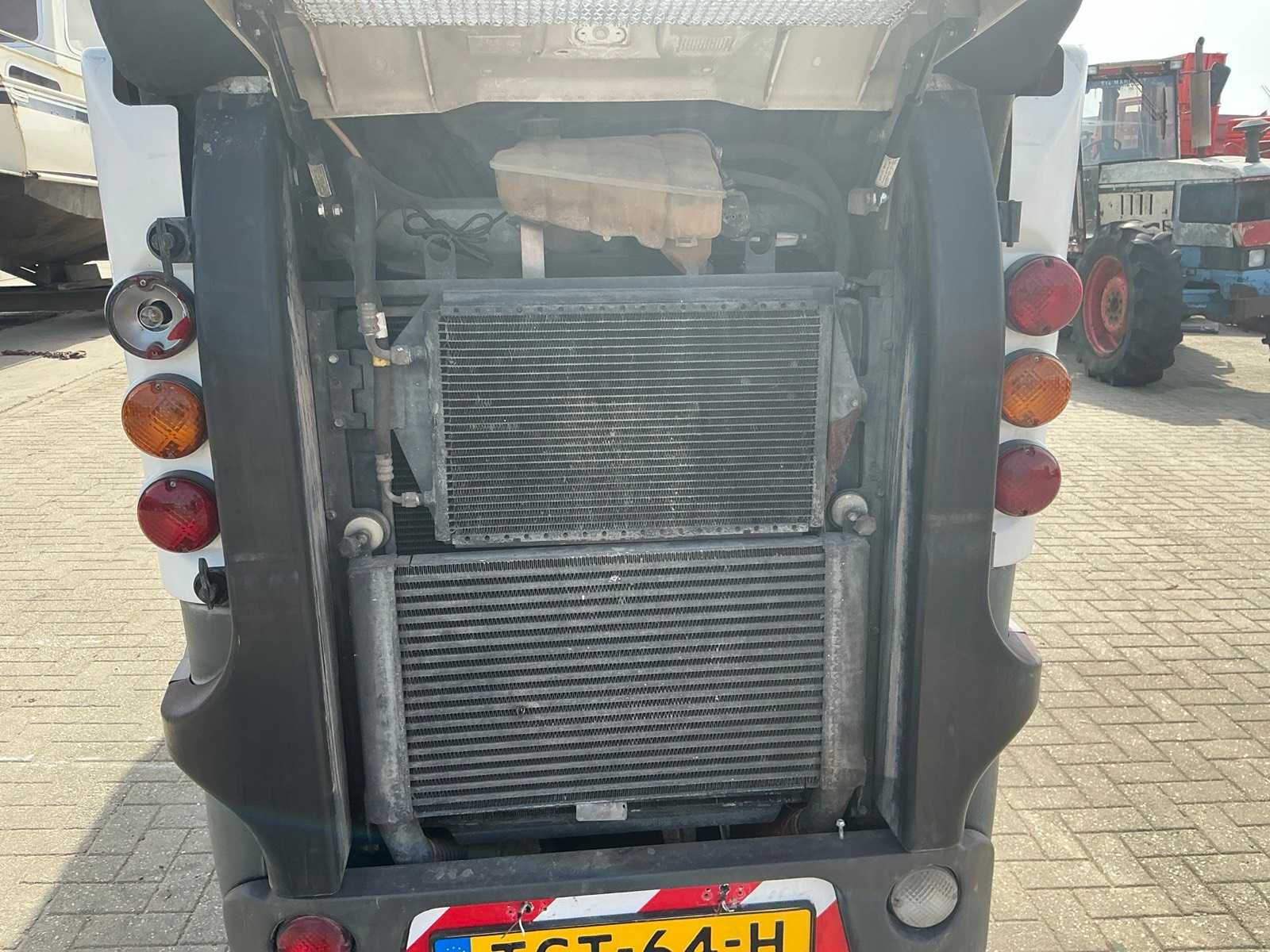 Schmidt Compact 200+ straatveegmachine (2009), 62 kW diesel met dubbele zijborstels