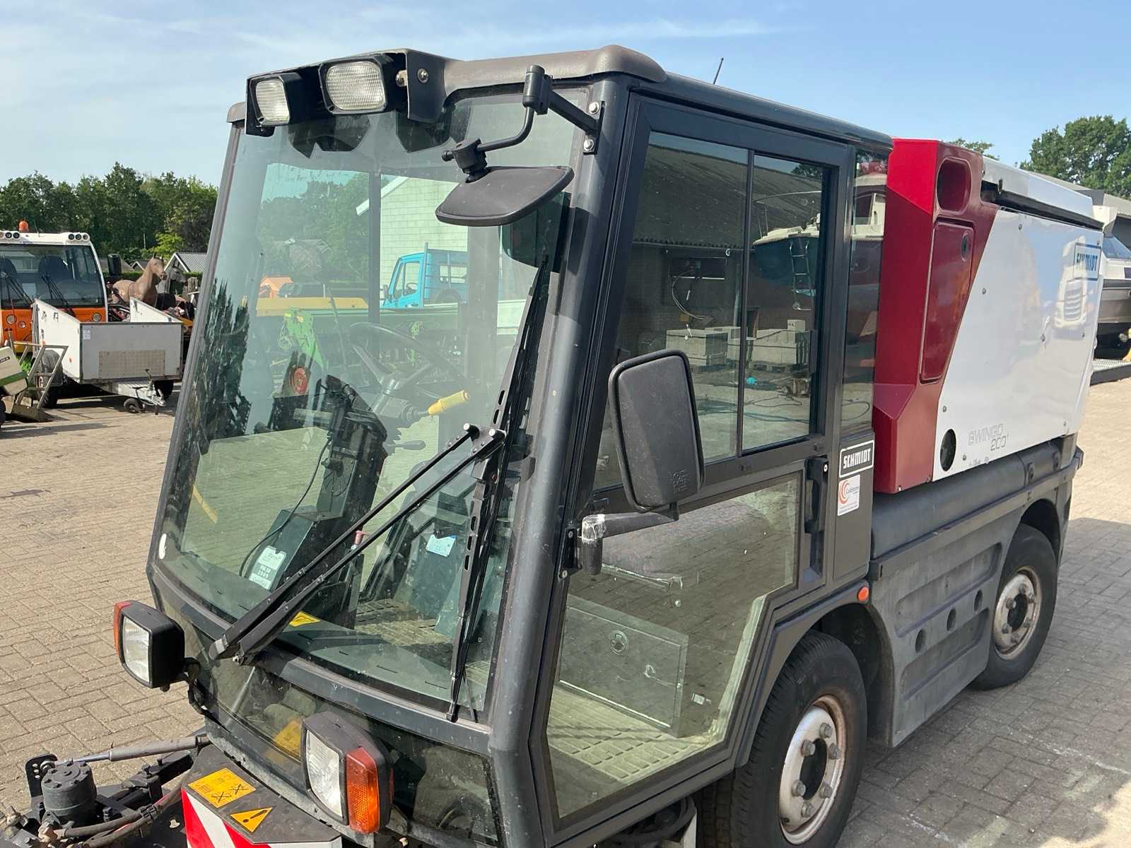 Schmidt Compact 200+ straatveegmachine (2009), 62 kW diesel met dubbele zijborstels
