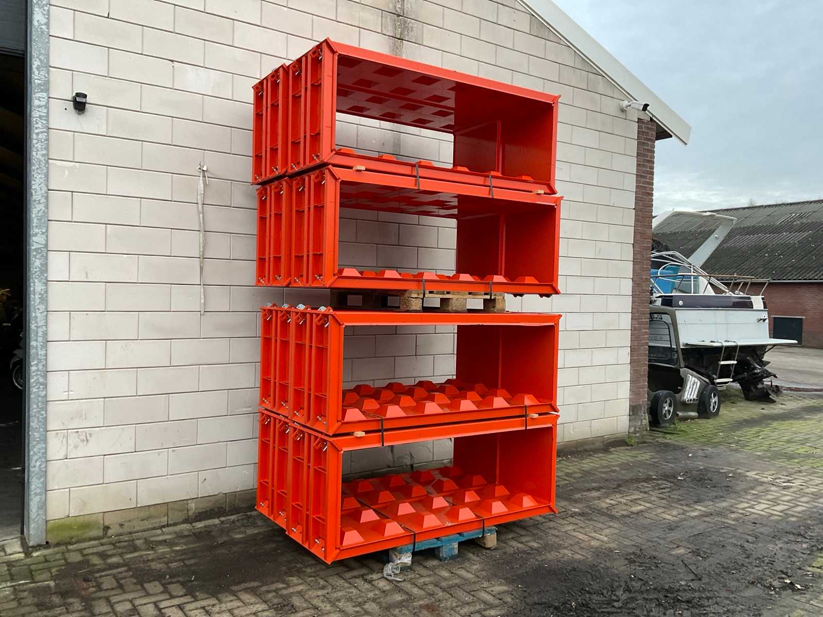 2 ongebruikte Legoblok betonmallen 180x60x60 cm