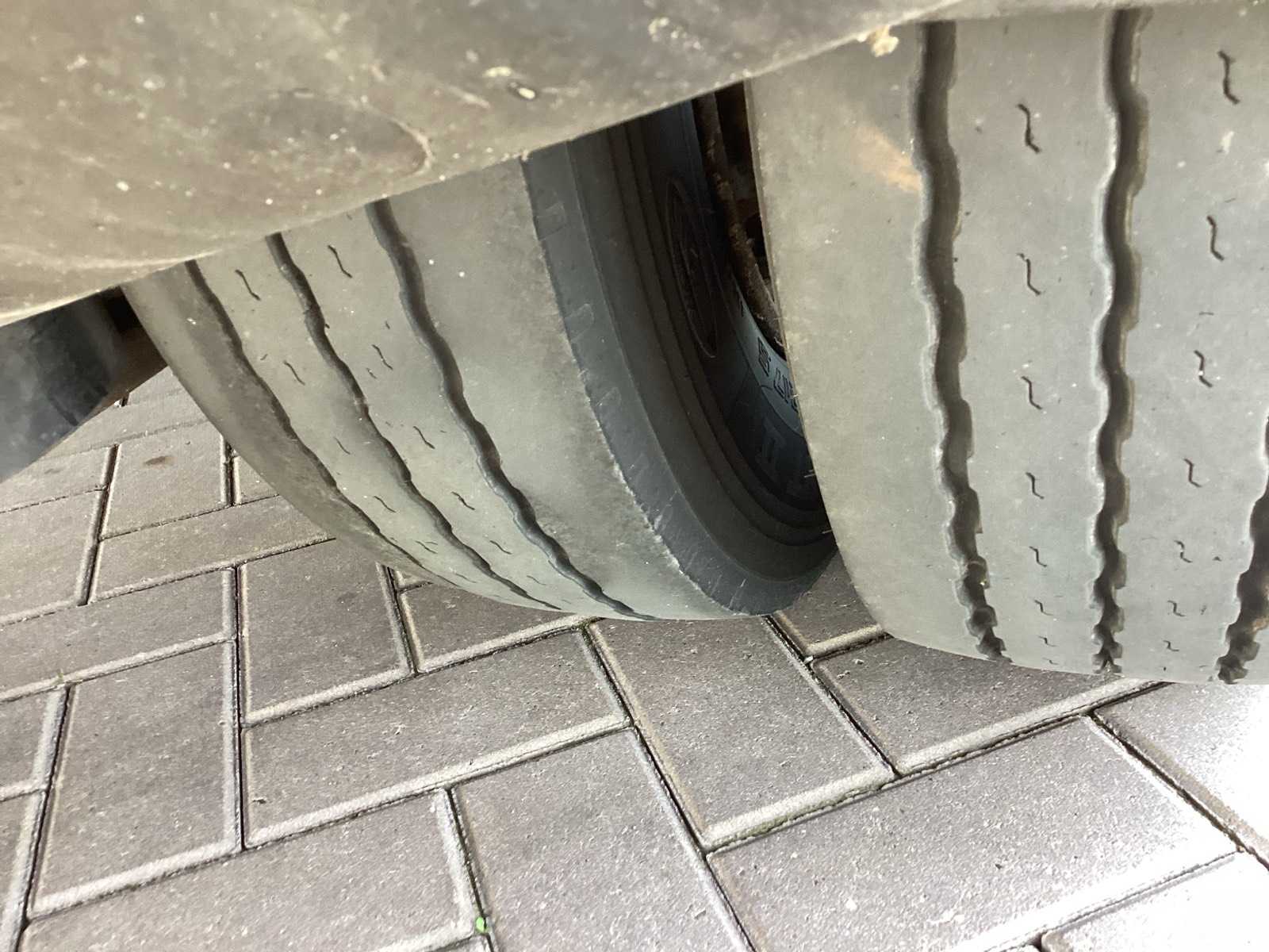 Doornwaard gesloten oplegger 7 ton (2000) met laadklep