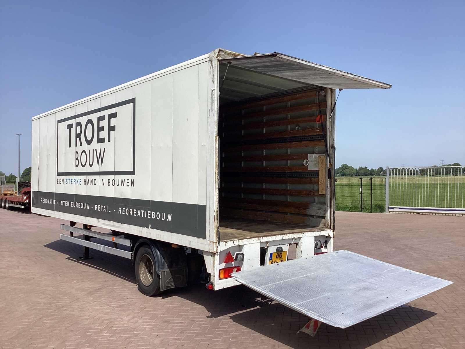 Doornwaard gesloten oplegger 7 ton (2000) met laadklep