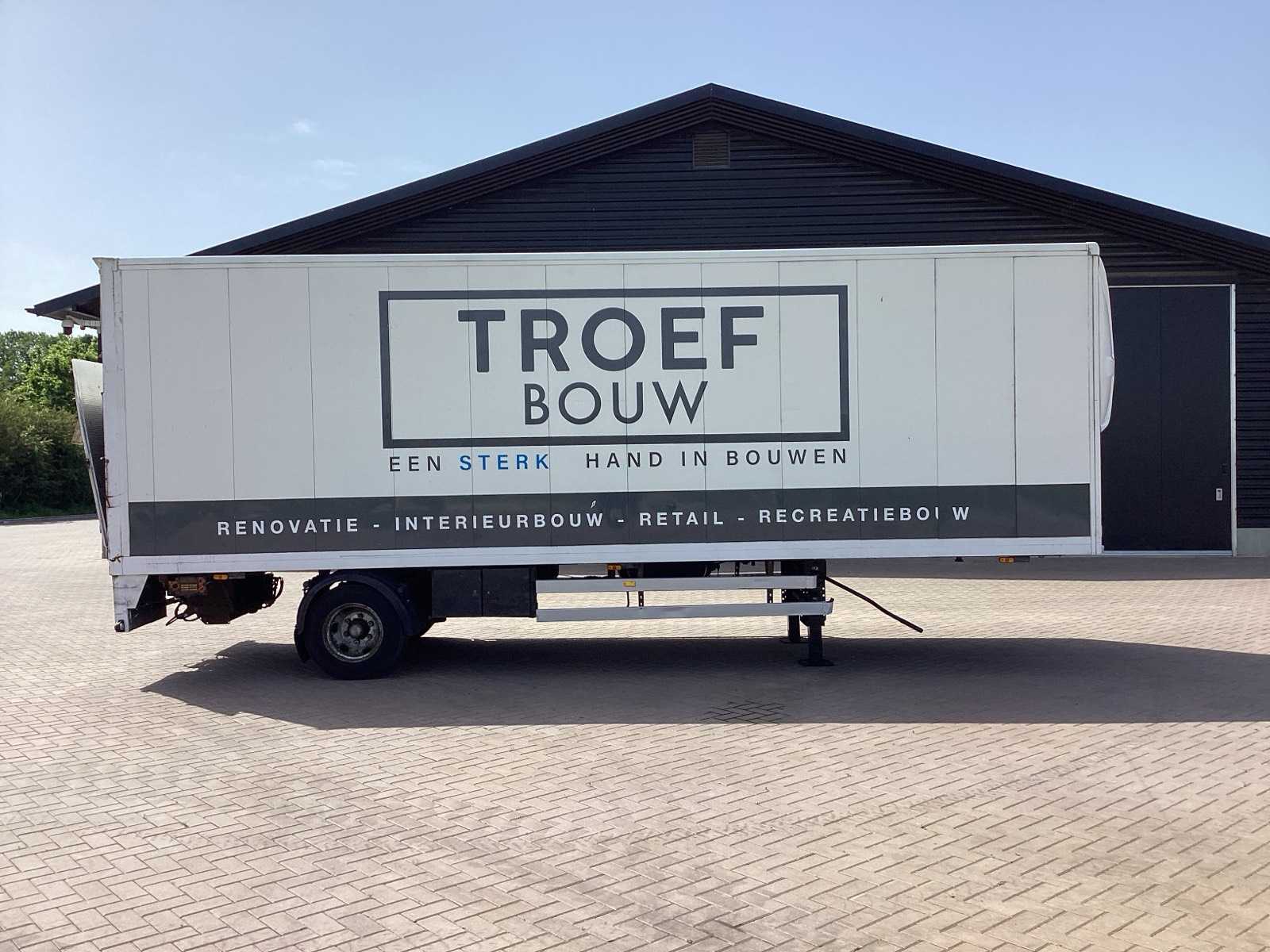 Doornwaard gesloten oplegger 7 ton (2000) met laadklep