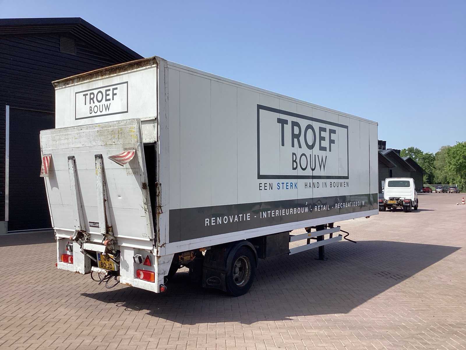 Doornwaard gesloten oplegger 7 ton (2000) met laadklep