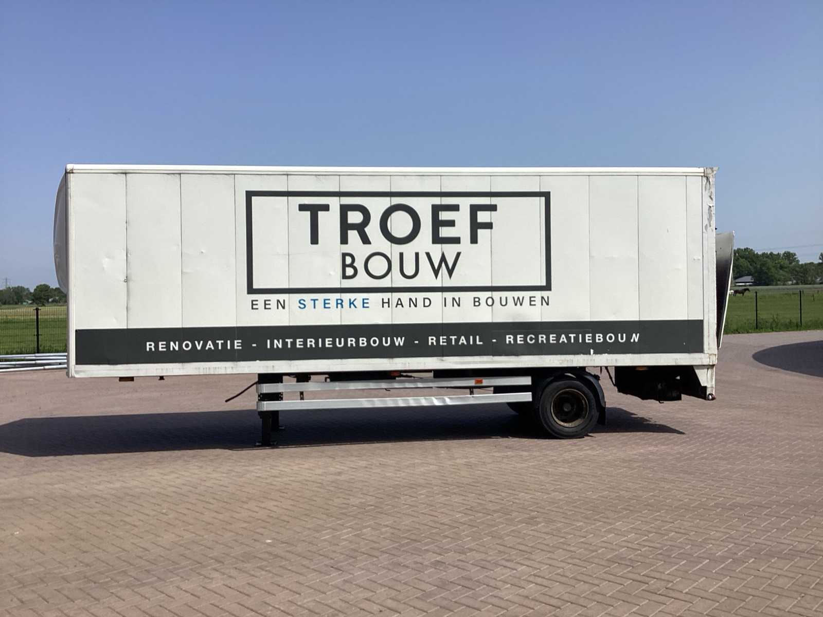 Doornwaard gesloten oplegger 7 ton (2000) met laadklep