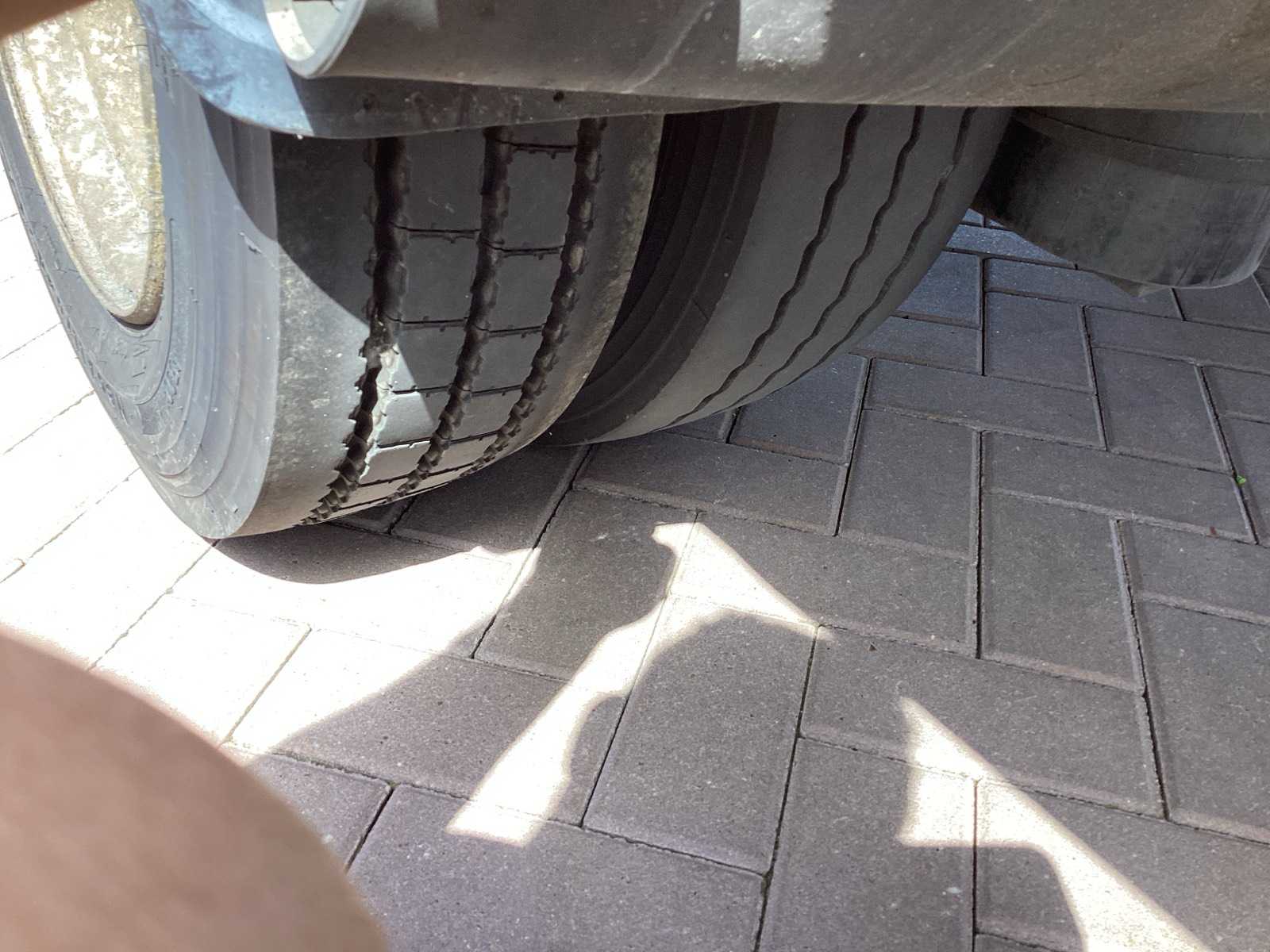 Doornwaard gesloten oplegger 7 ton (2000) met laadklep